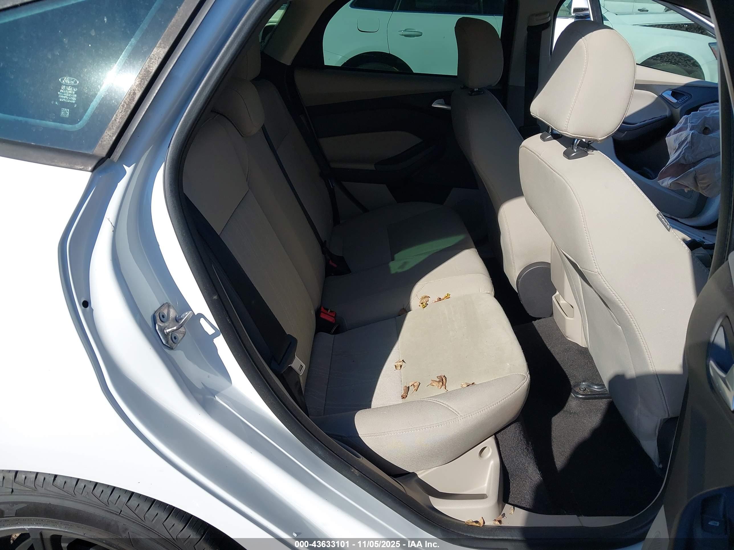 FORD FOCUS image 8