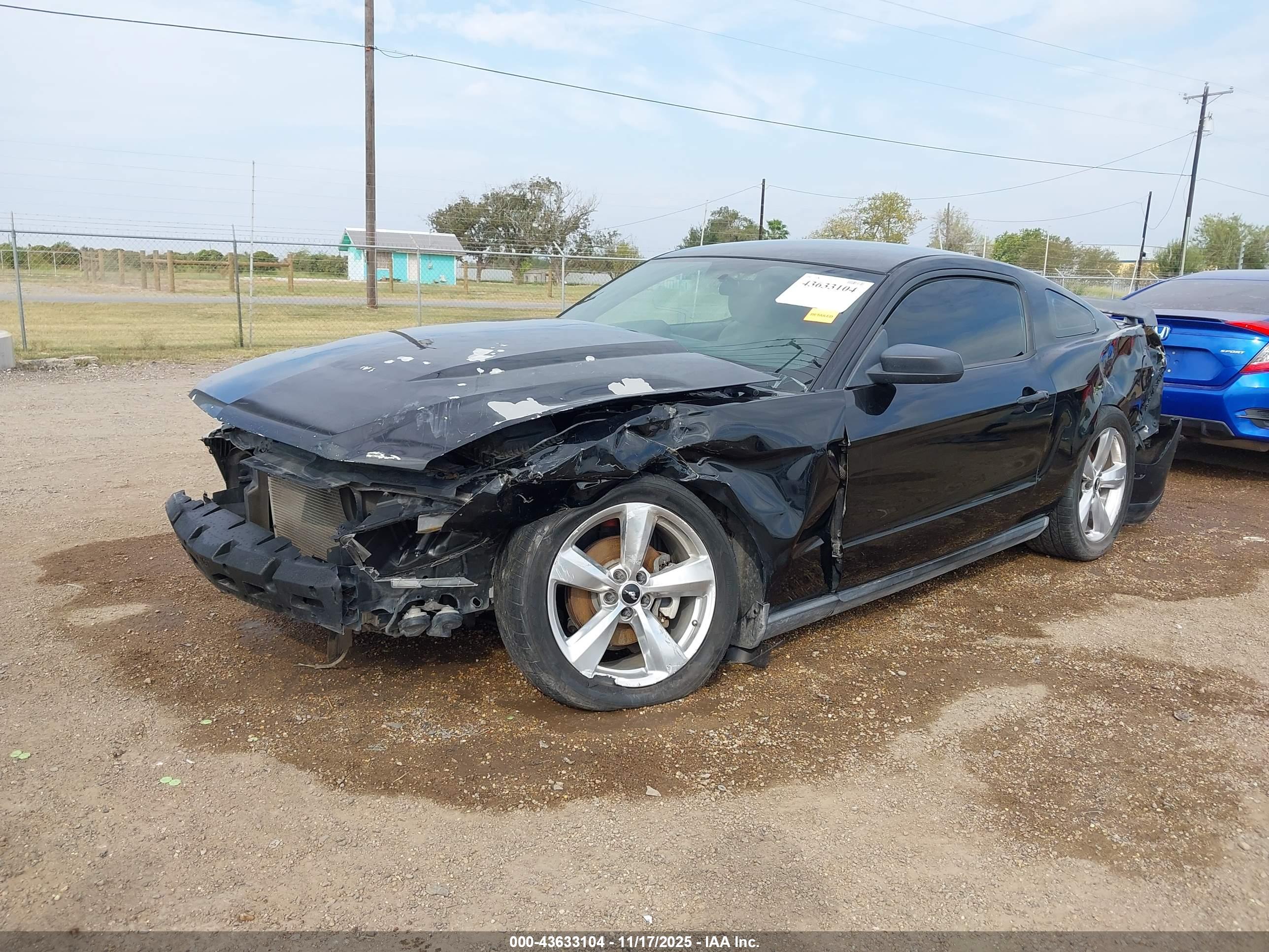 FORD MUSTANG image 2