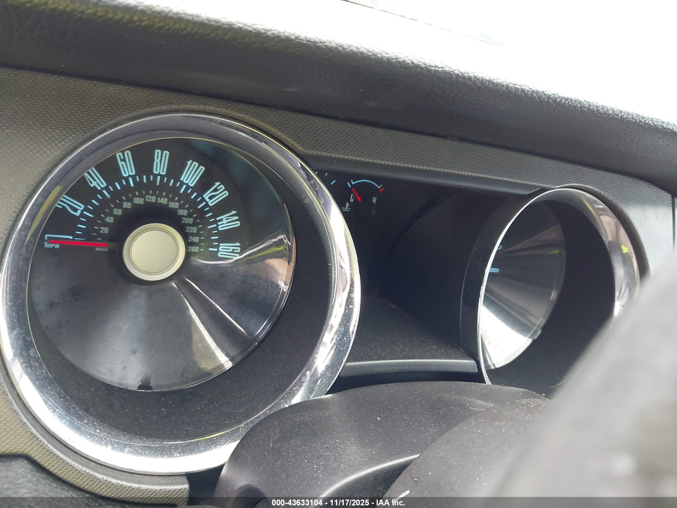 FORD MUSTANG image 7