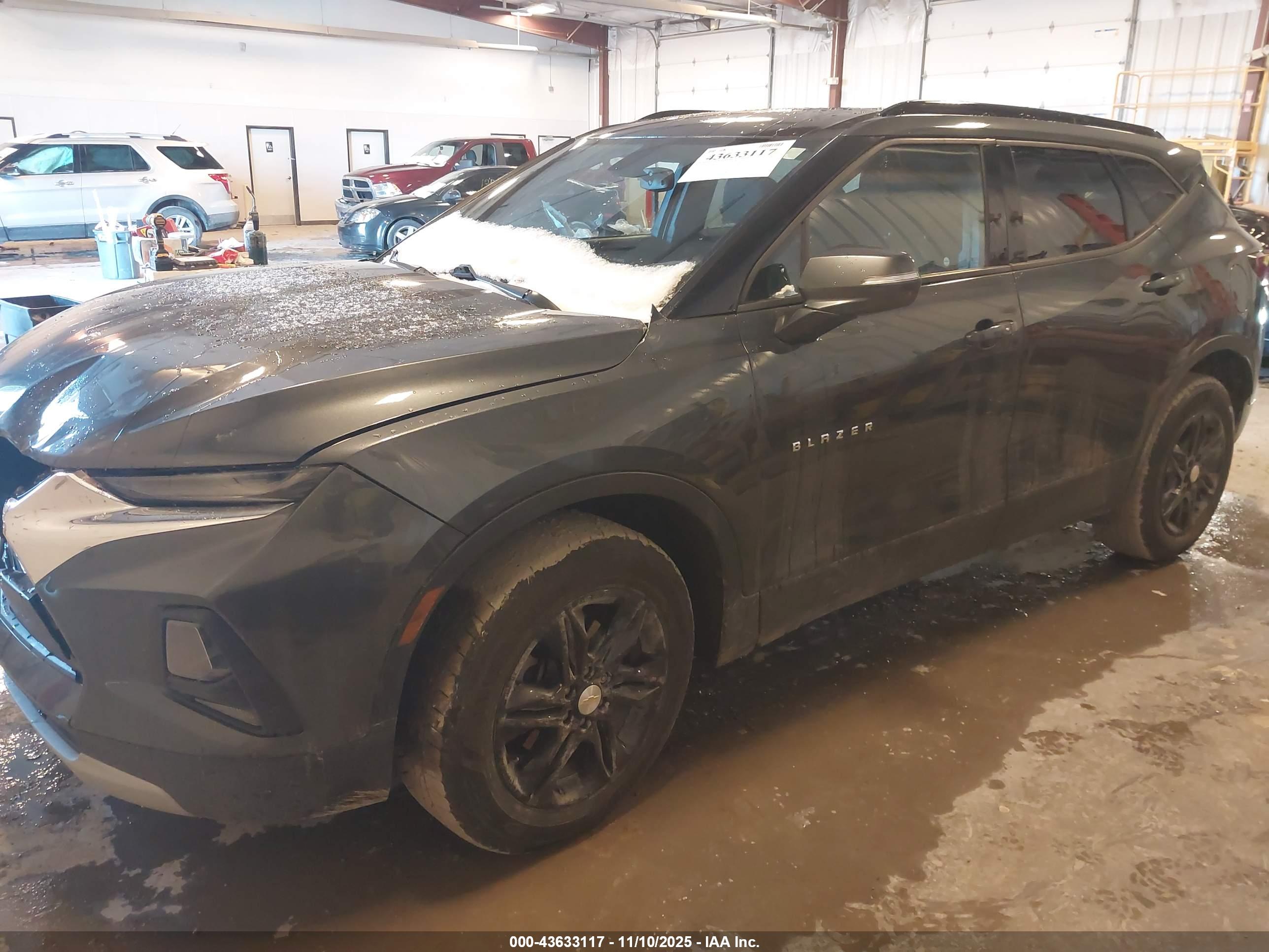 CHEVROLET BLAZER image 2