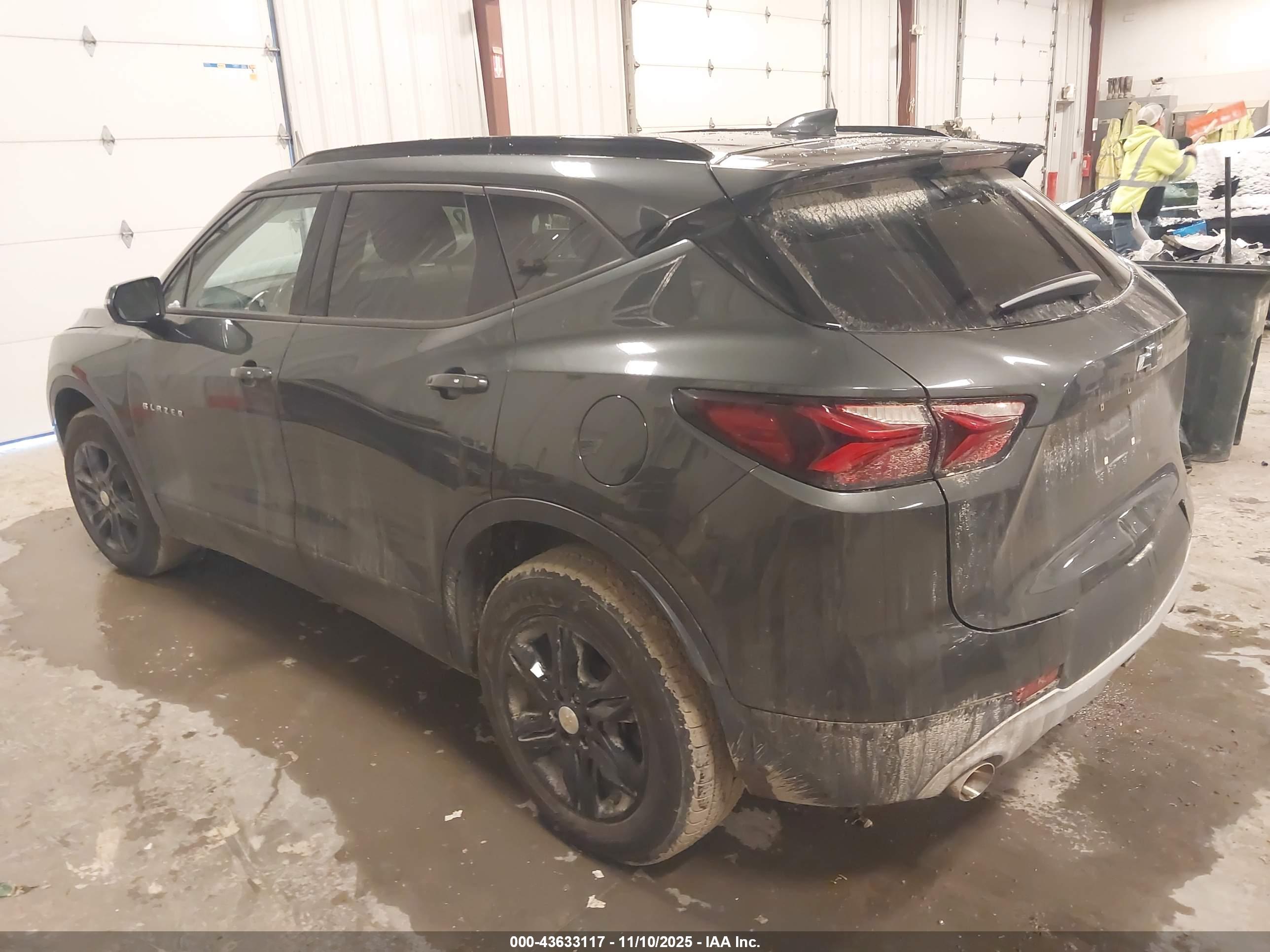 CHEVROLET BLAZER image 3