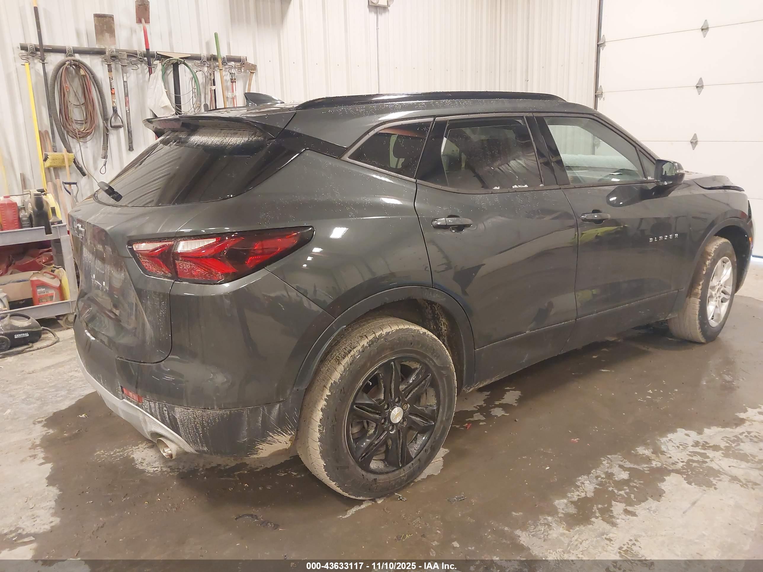 CHEVROLET BLAZER image 4