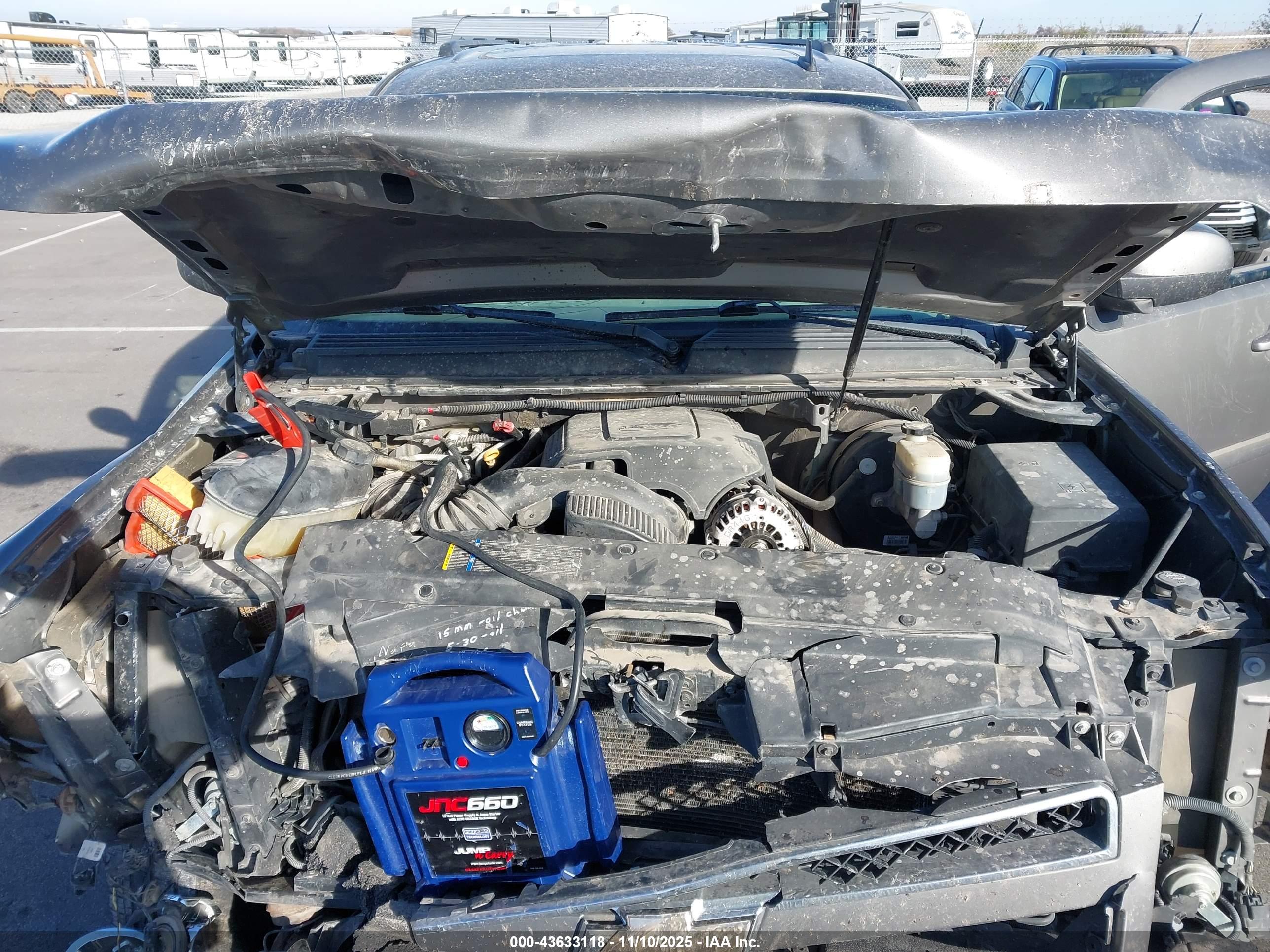 CHEVROLET SUBURBAN image 10