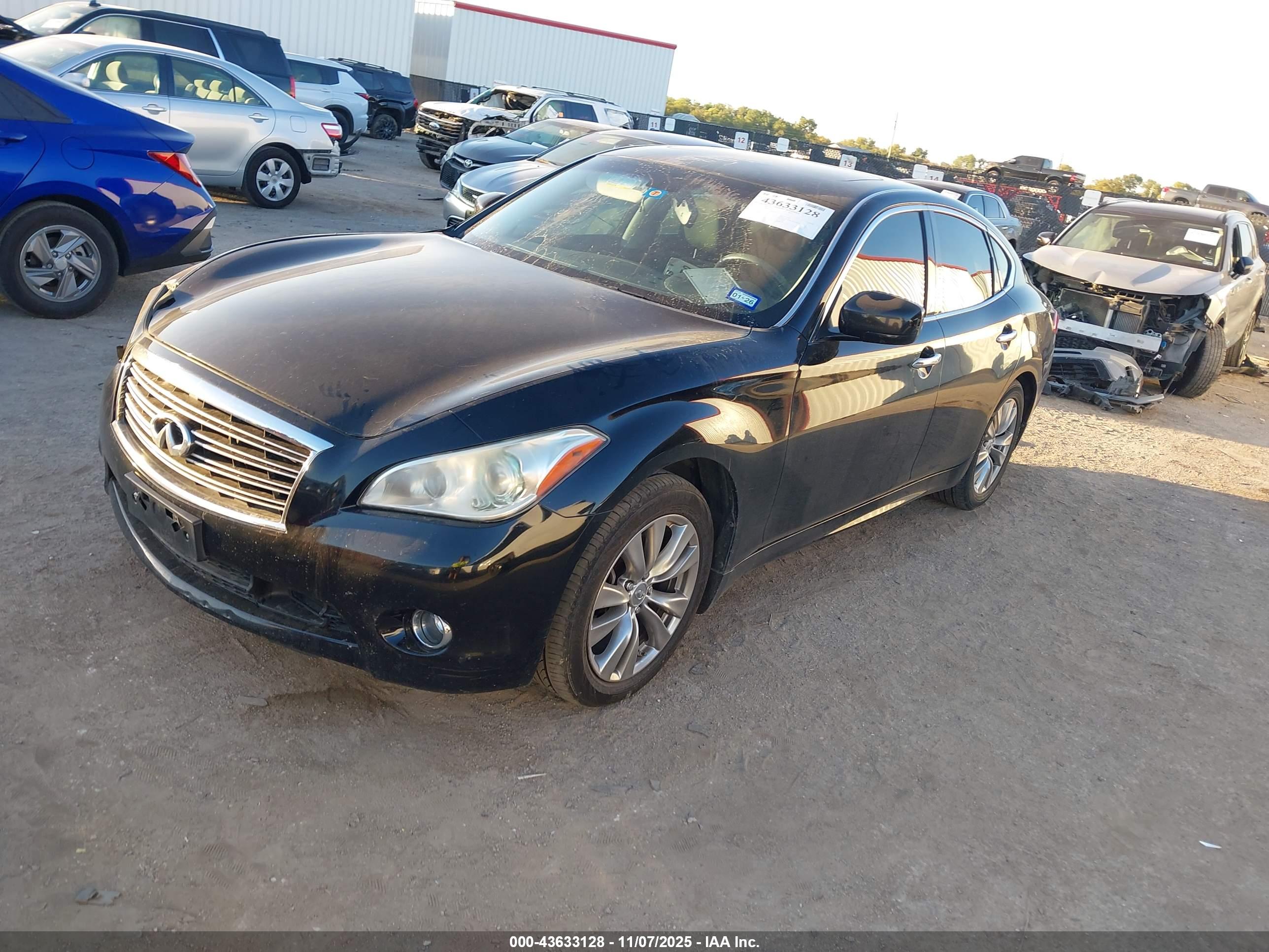INFINITI M37 image 2