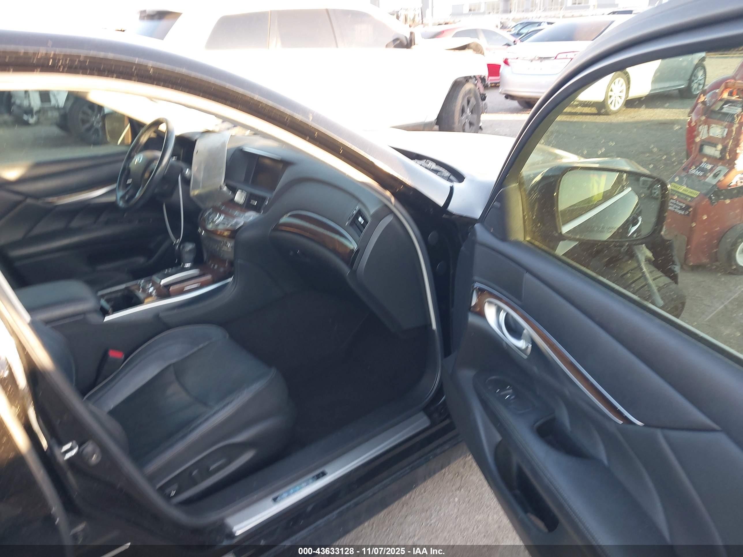 INFINITI M37 image 5