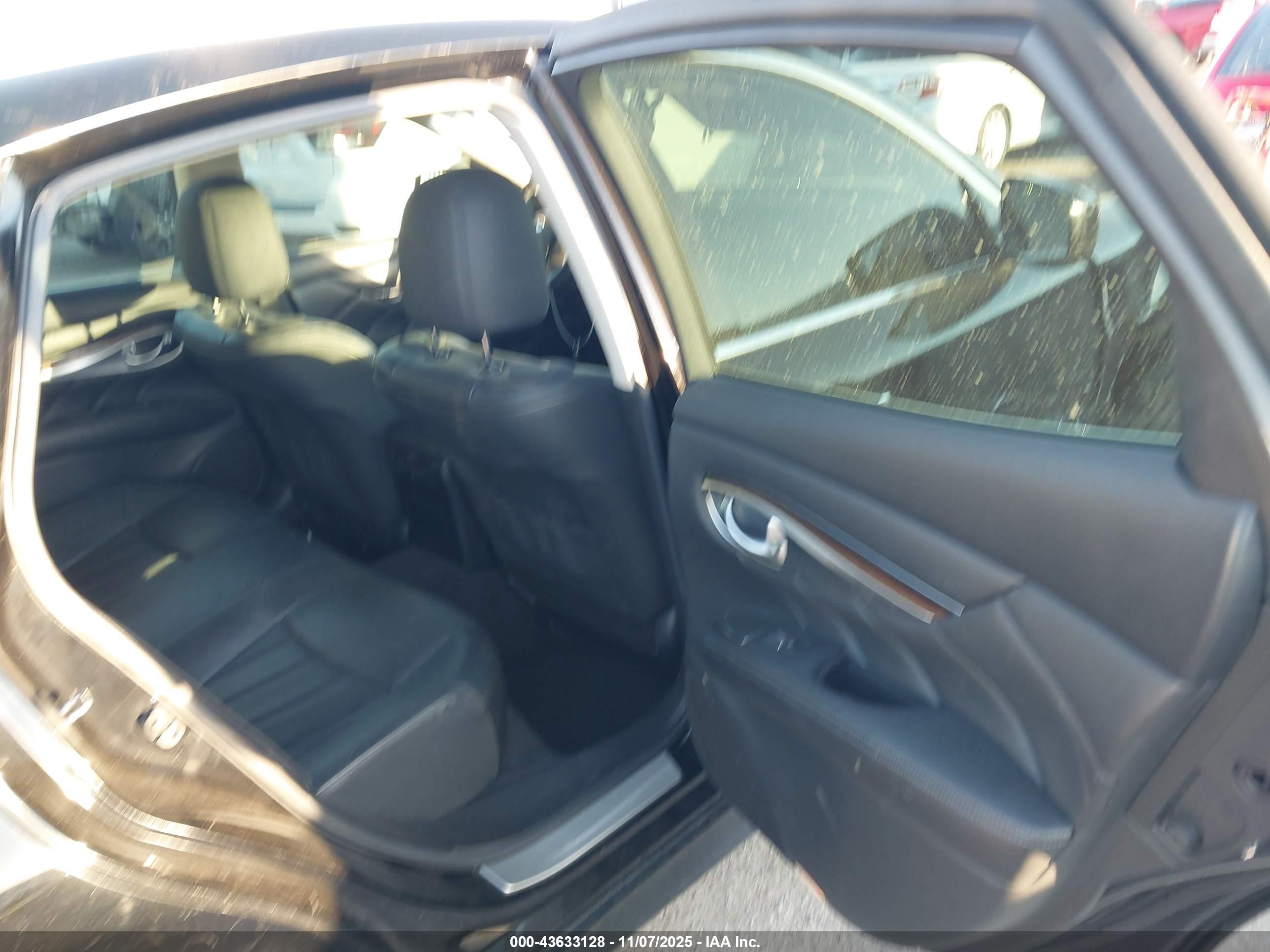 INFINITI M37 image 8