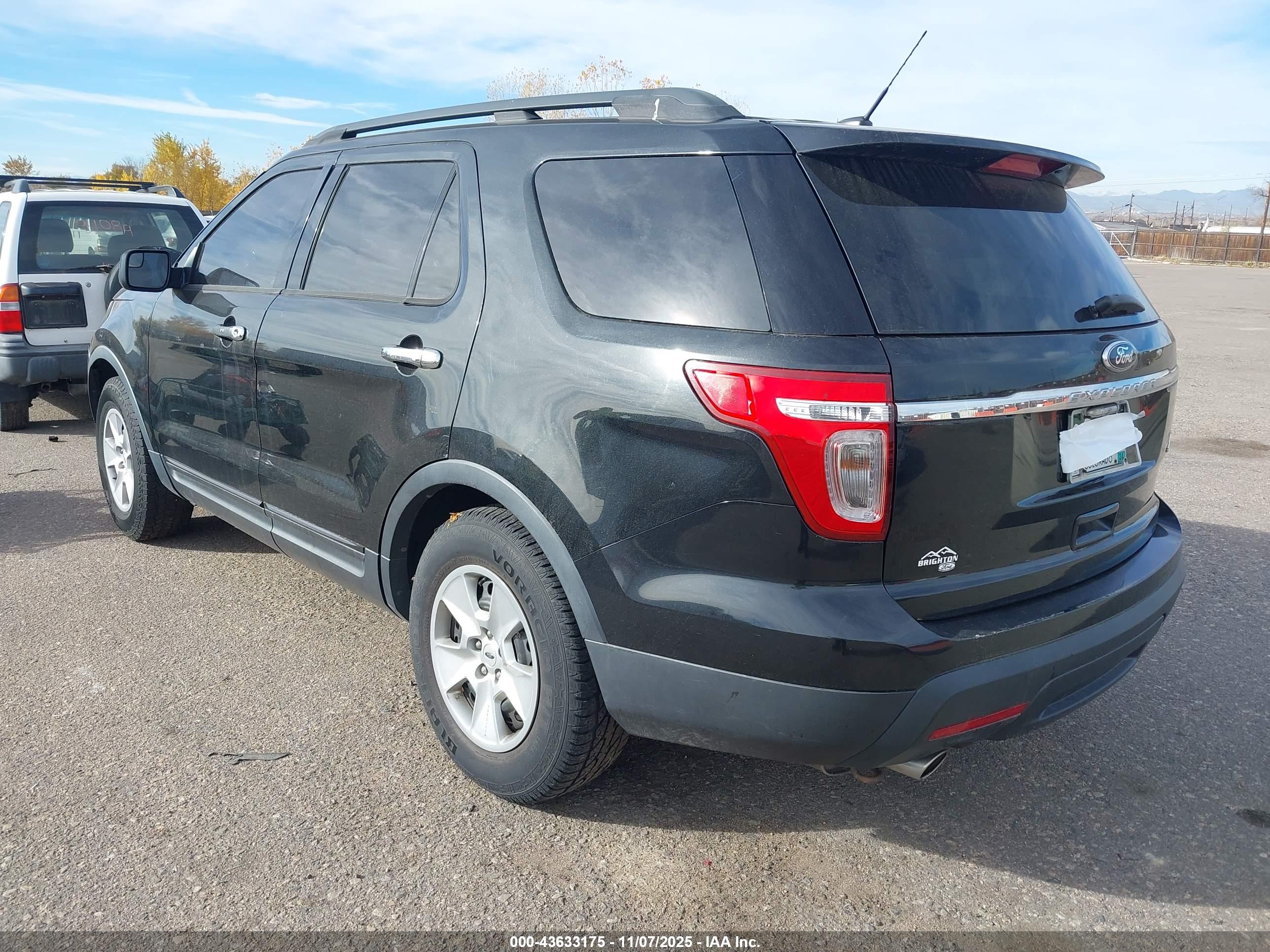 FORD EXPLORER image 3