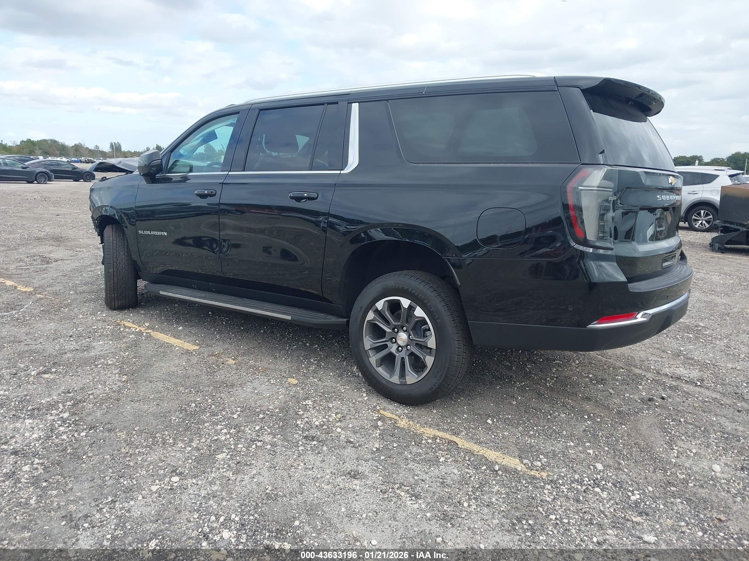 CHEVROLET SUBURBAN image 3