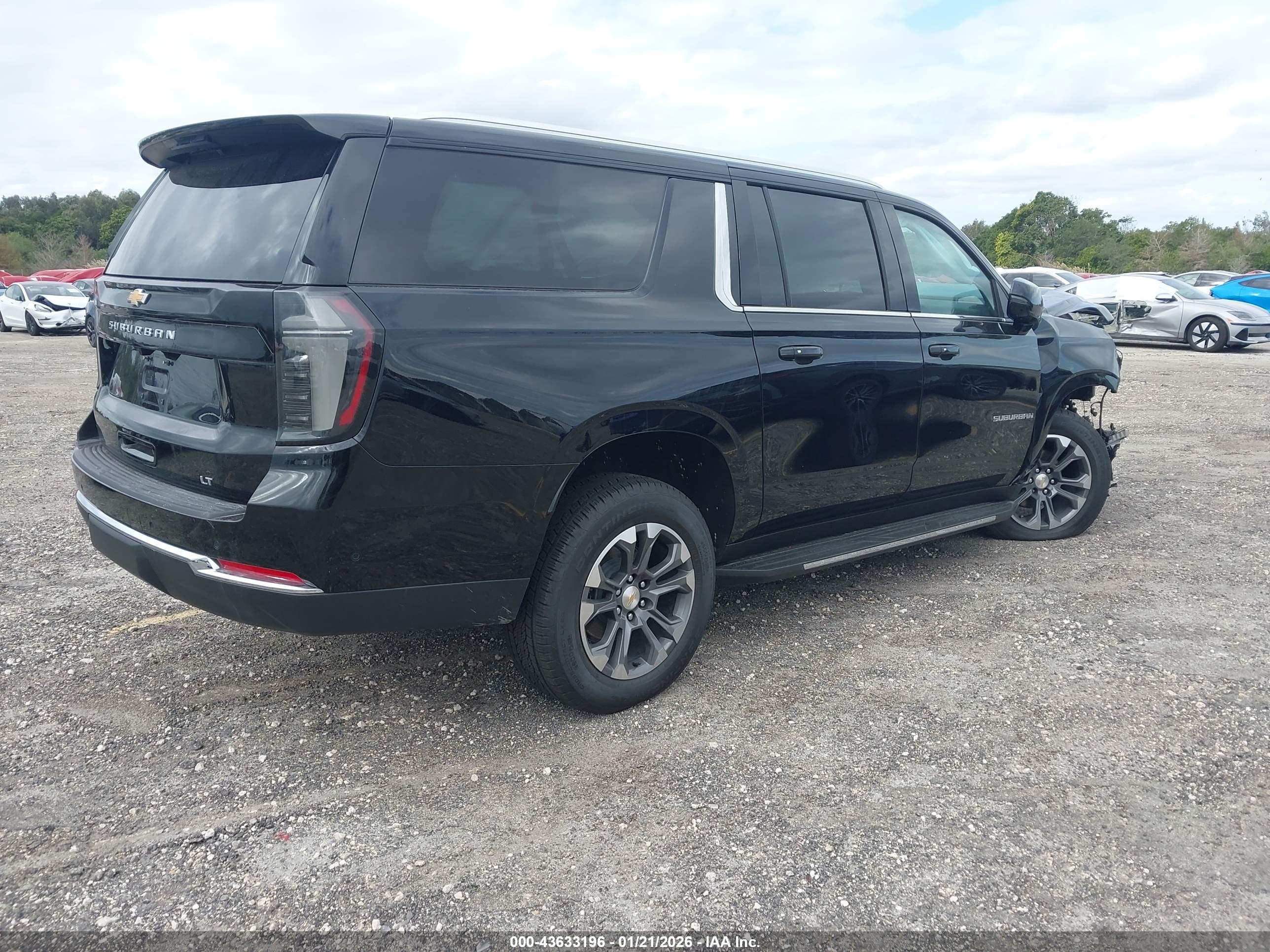 CHEVROLET SUBURBAN image 4