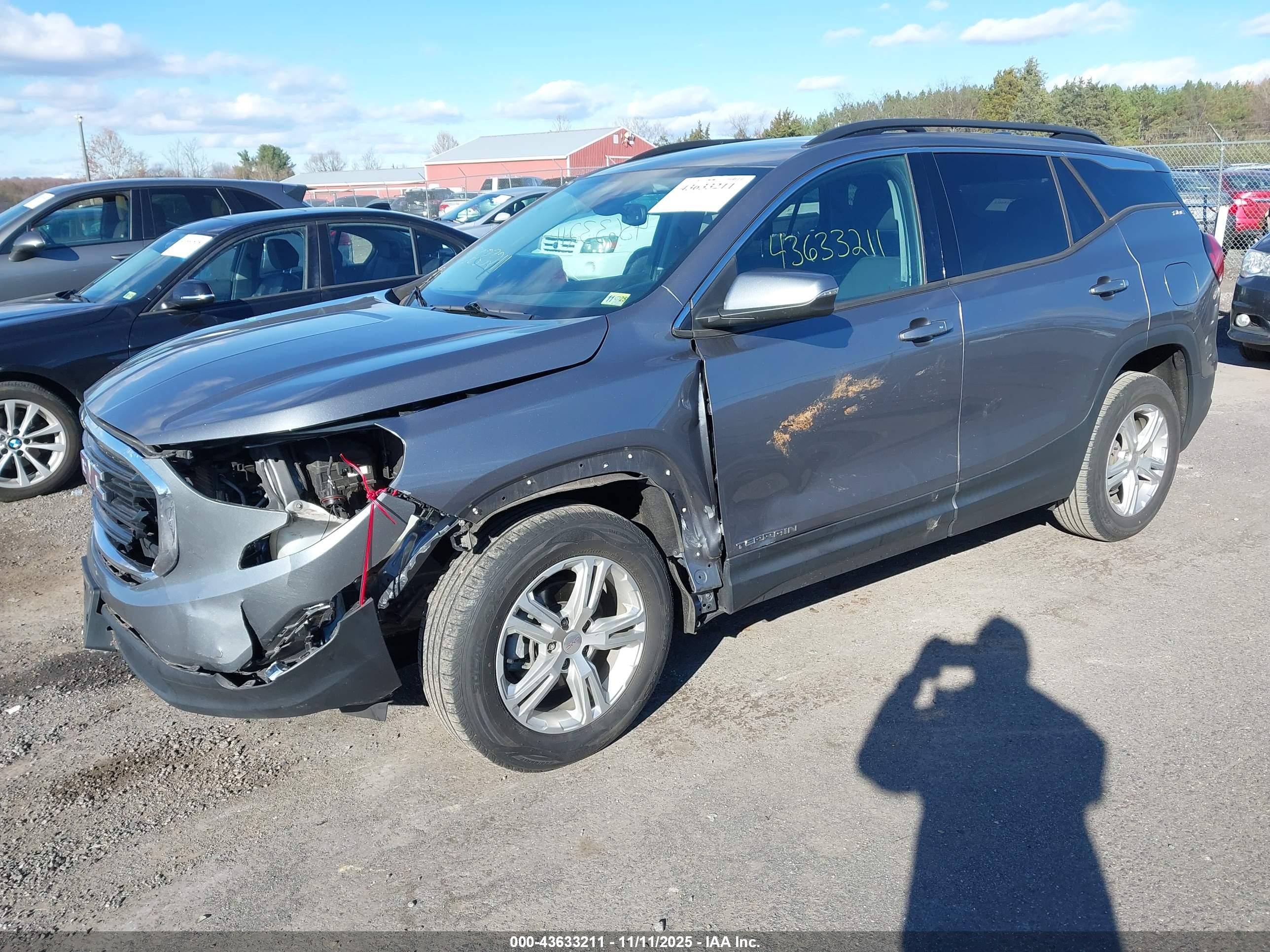 GMC TERRAIN image 2