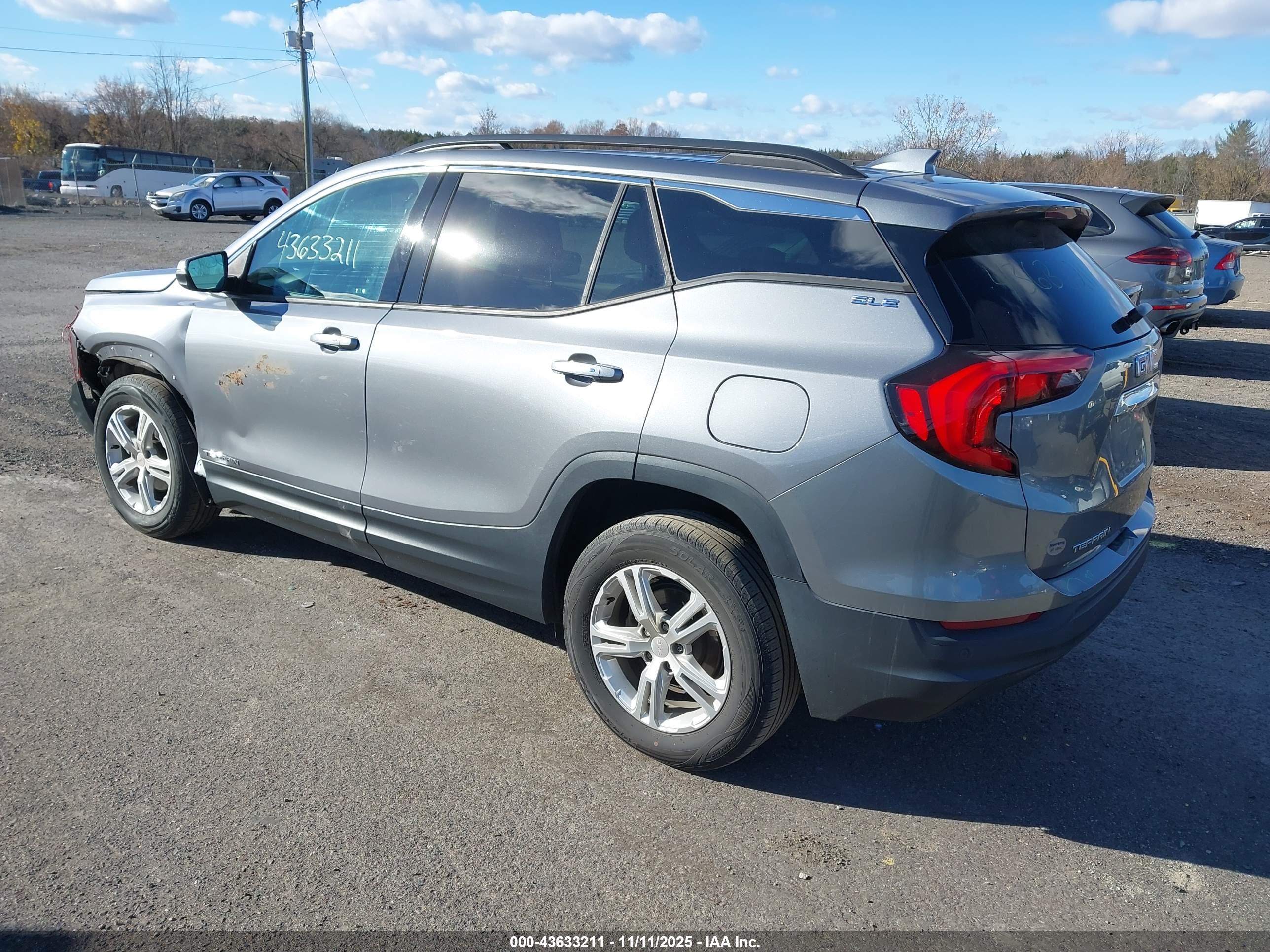 GMC TERRAIN image 3