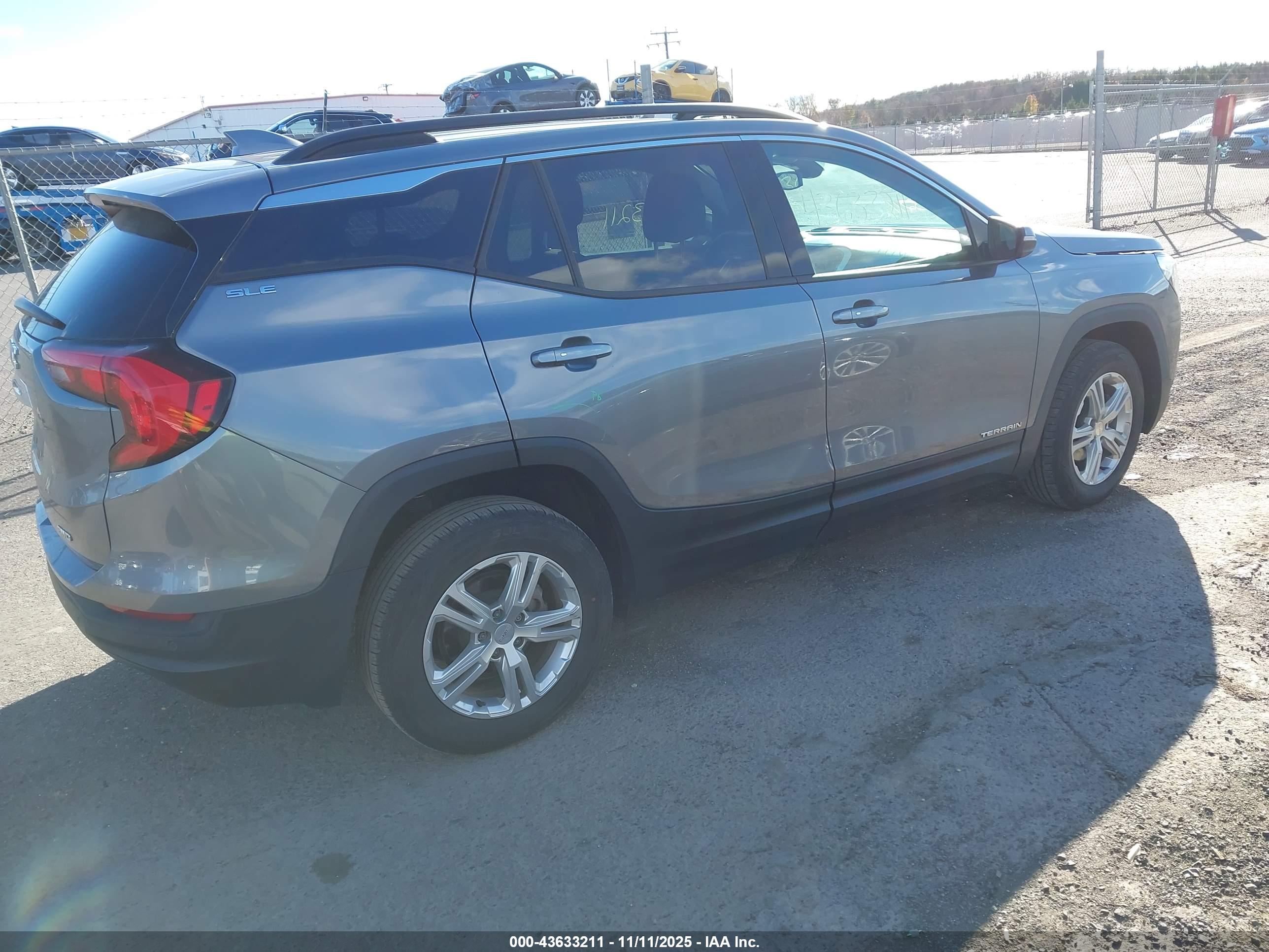 GMC TERRAIN image 4