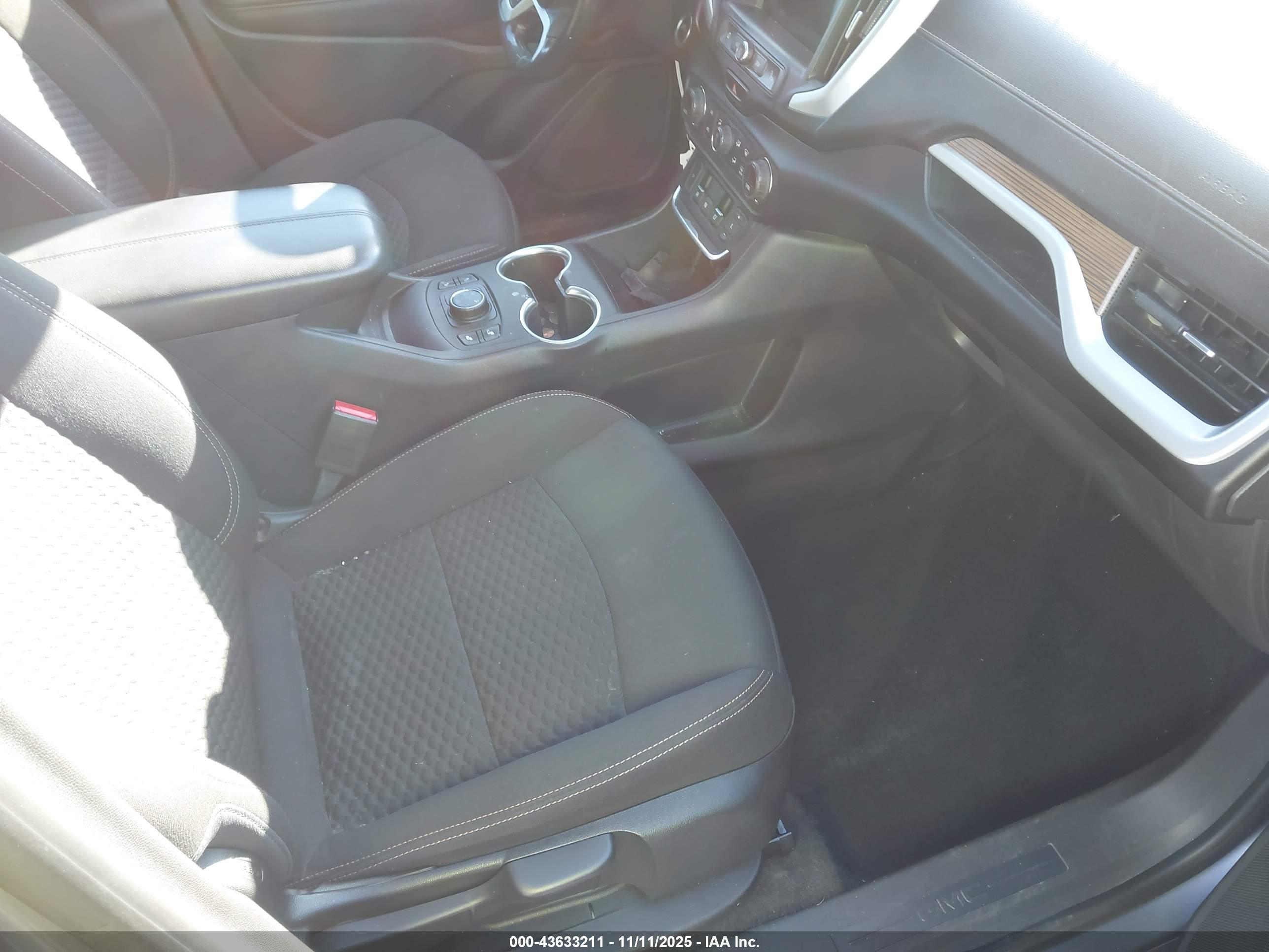 GMC TERRAIN image 5