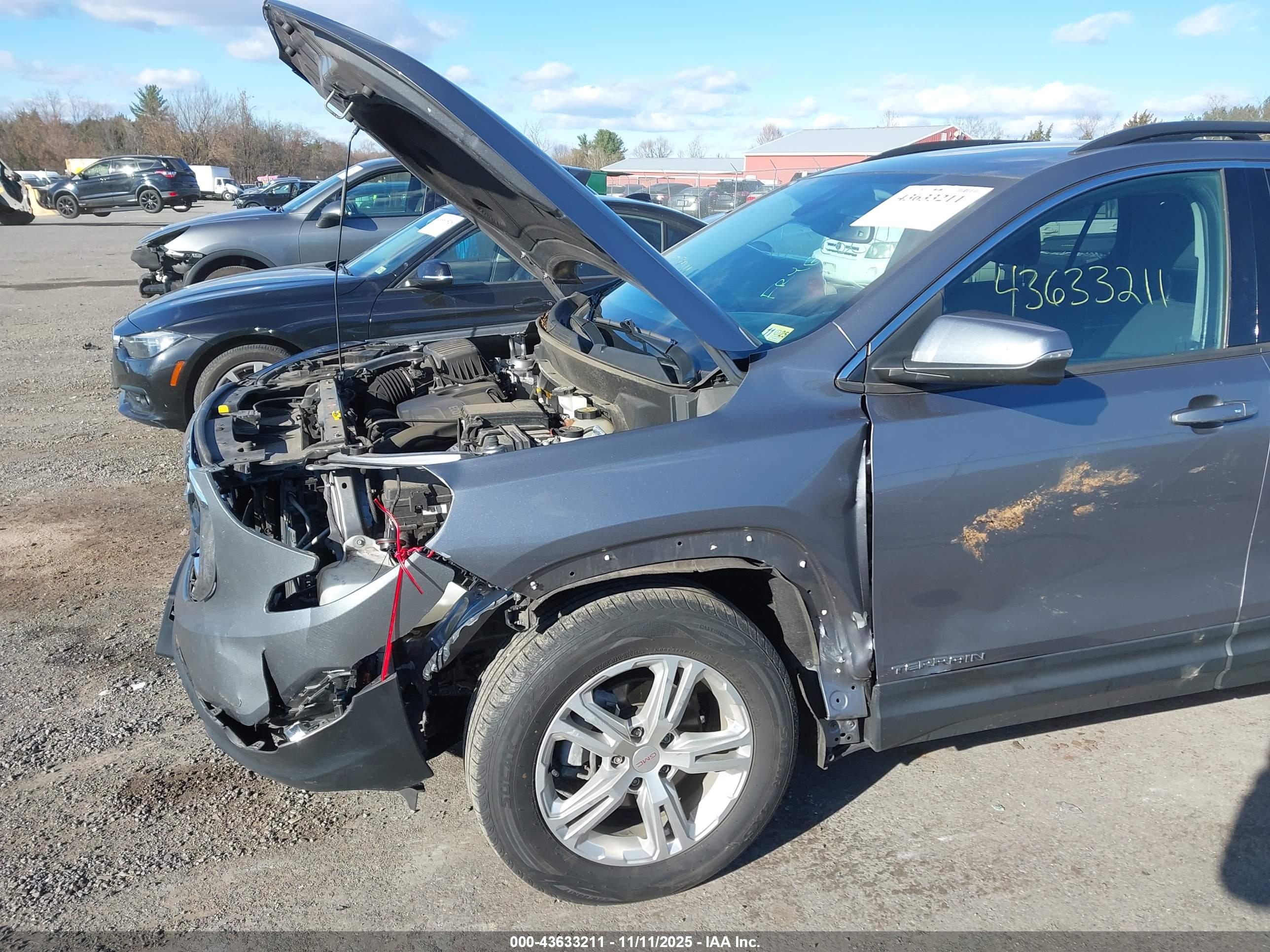 GMC TERRAIN image 6