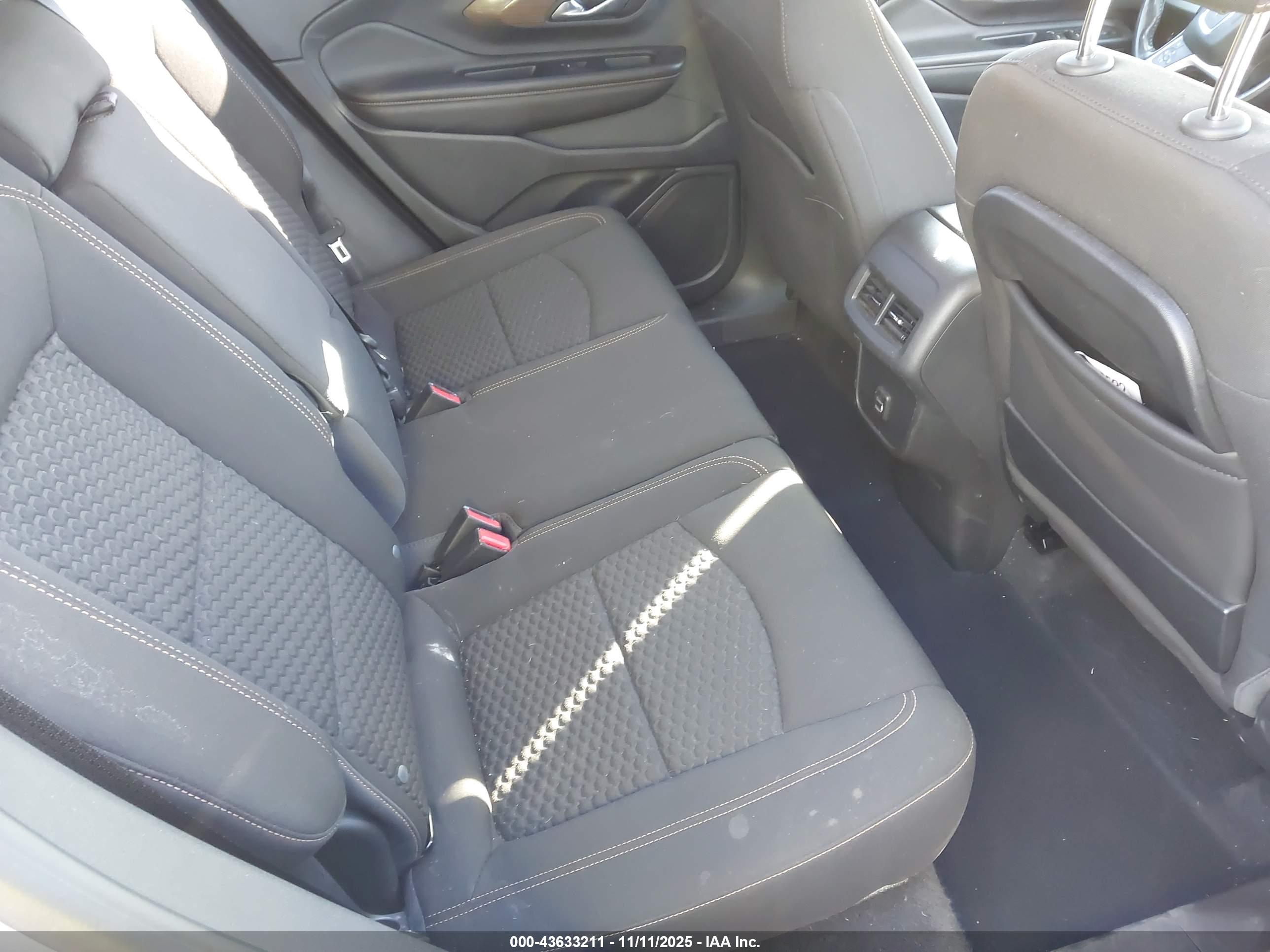 GMC TERRAIN image 8
