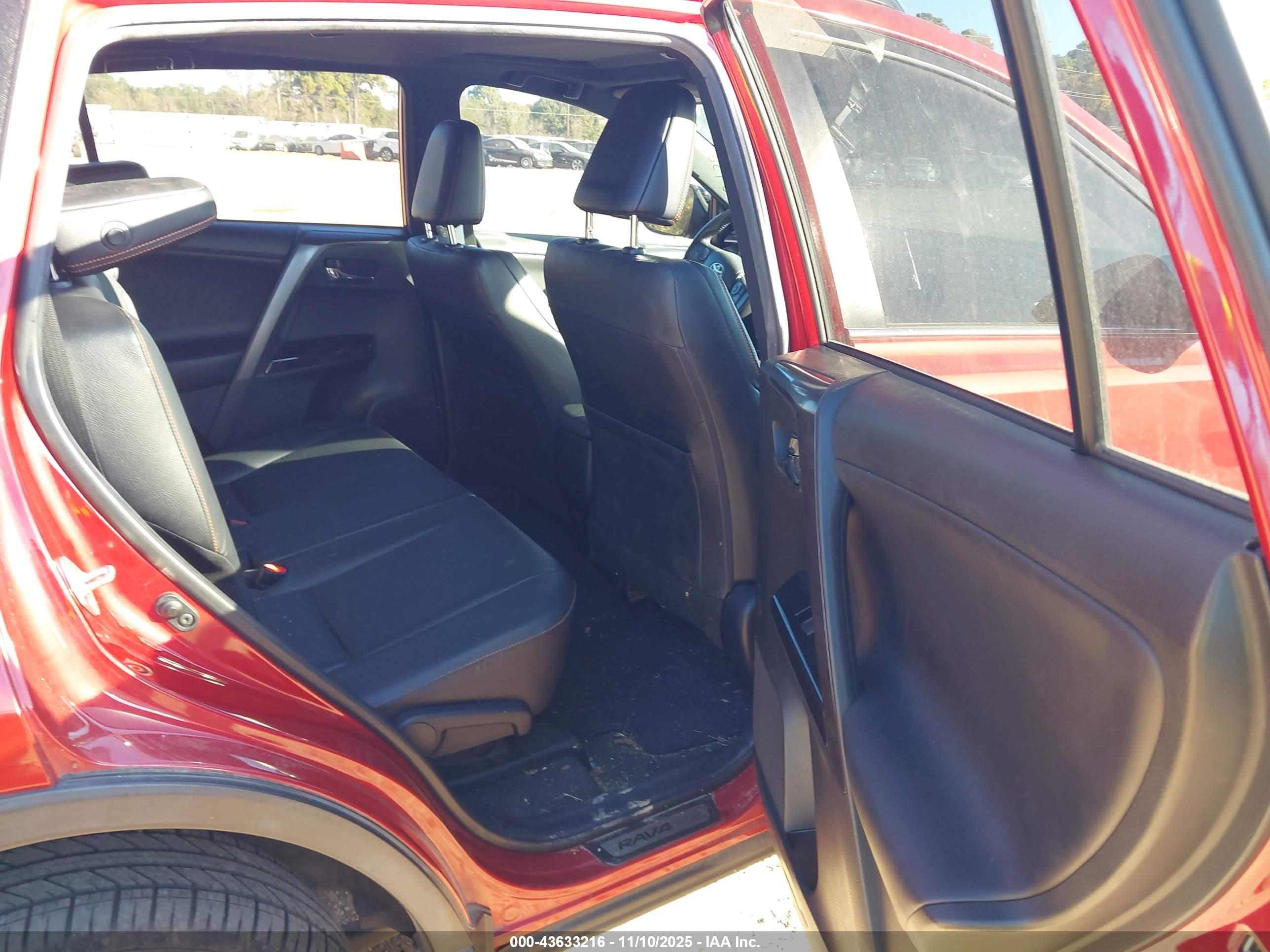 TOYOTA RAV4 image 8