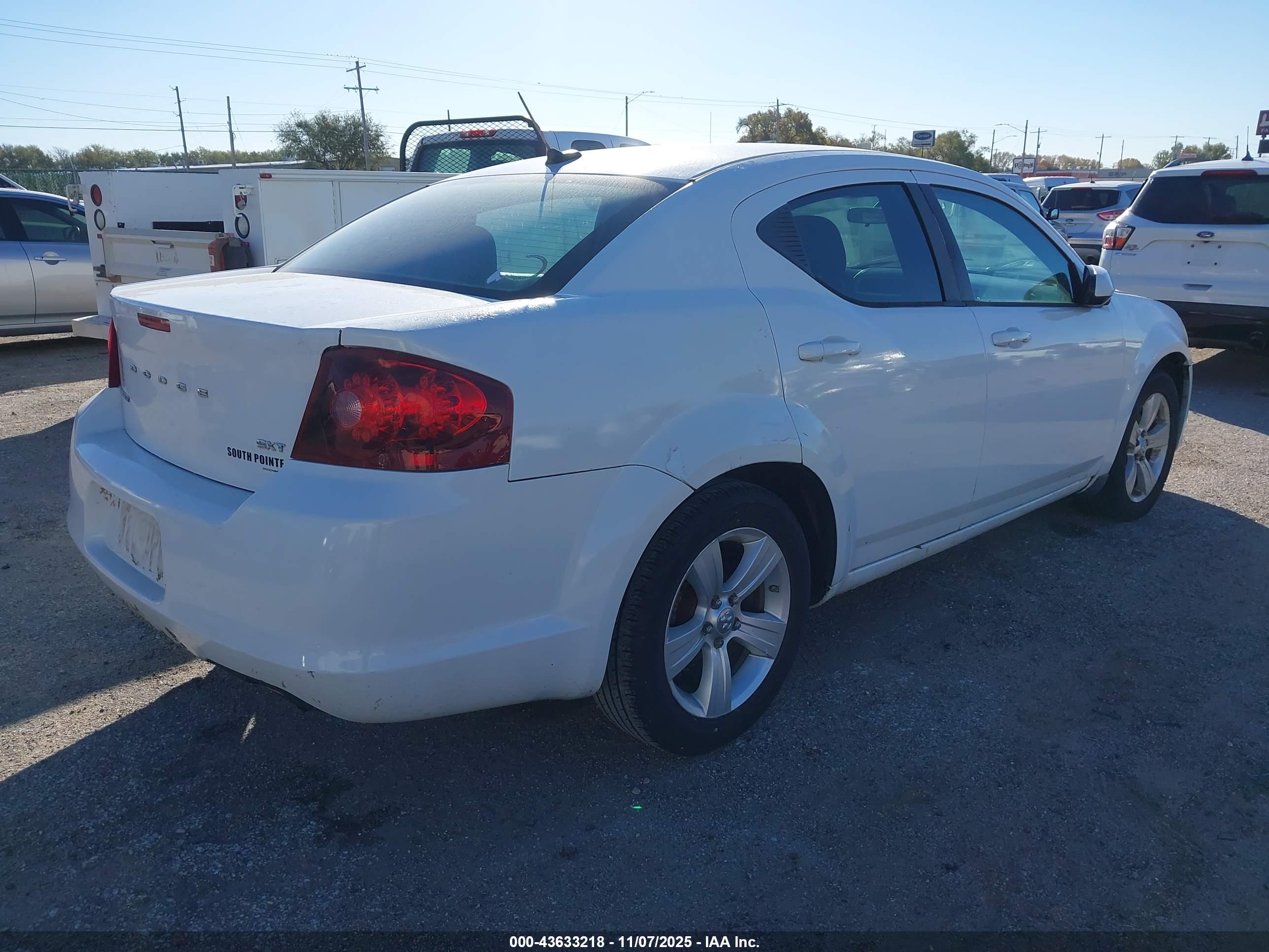 DODGE AVENGER image 4