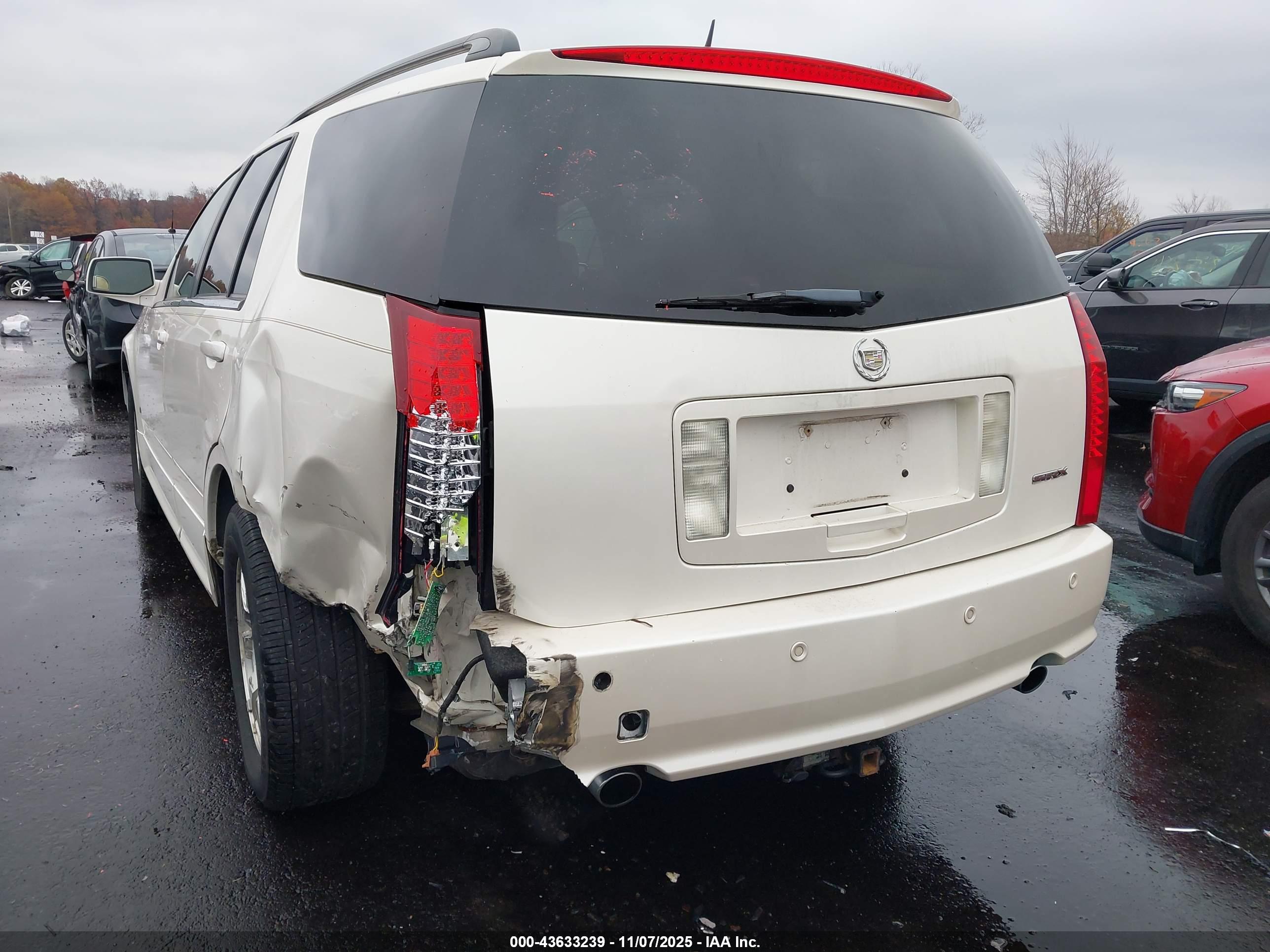 CADILLAC SRX image 3
