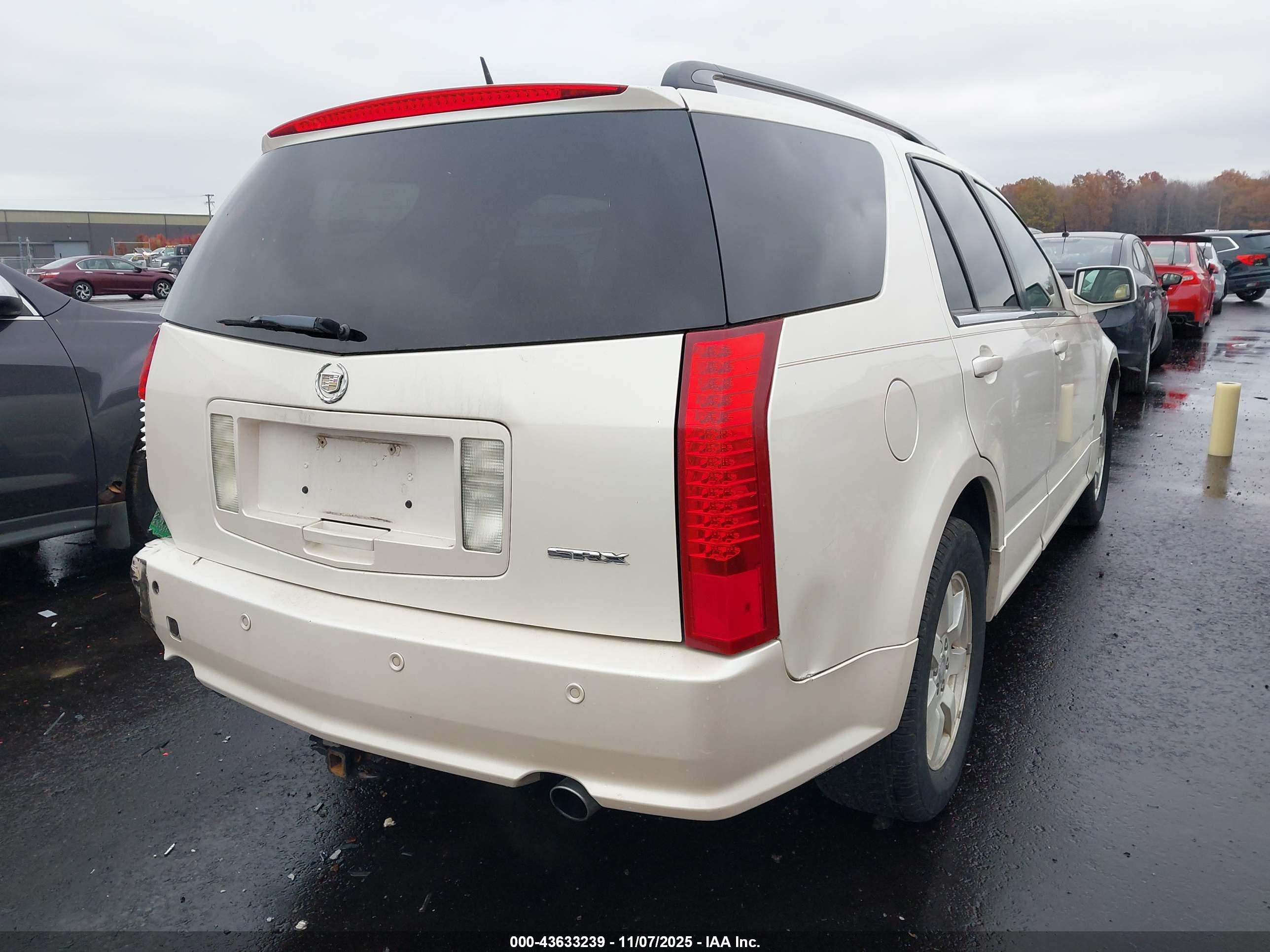 CADILLAC SRX image 4