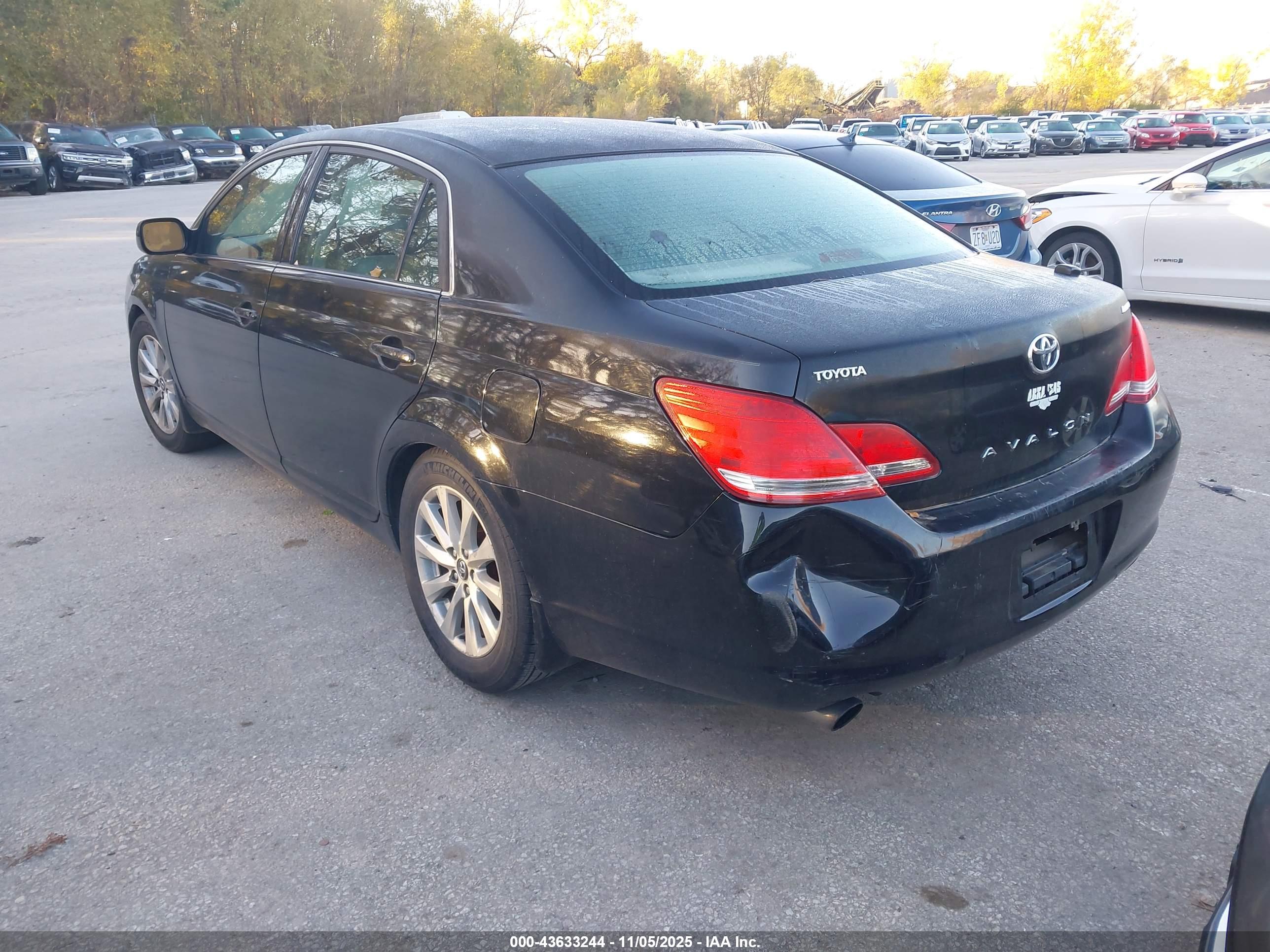 TOYOTA AVALON image 3