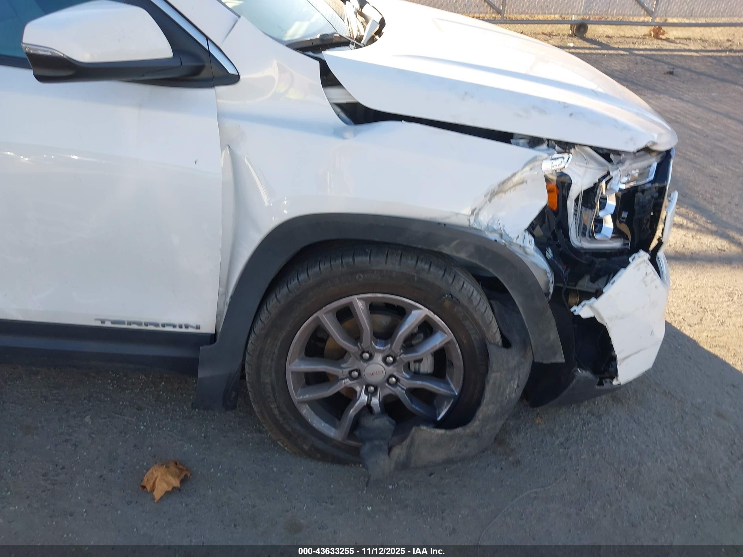 GMC TERRAIN image 6