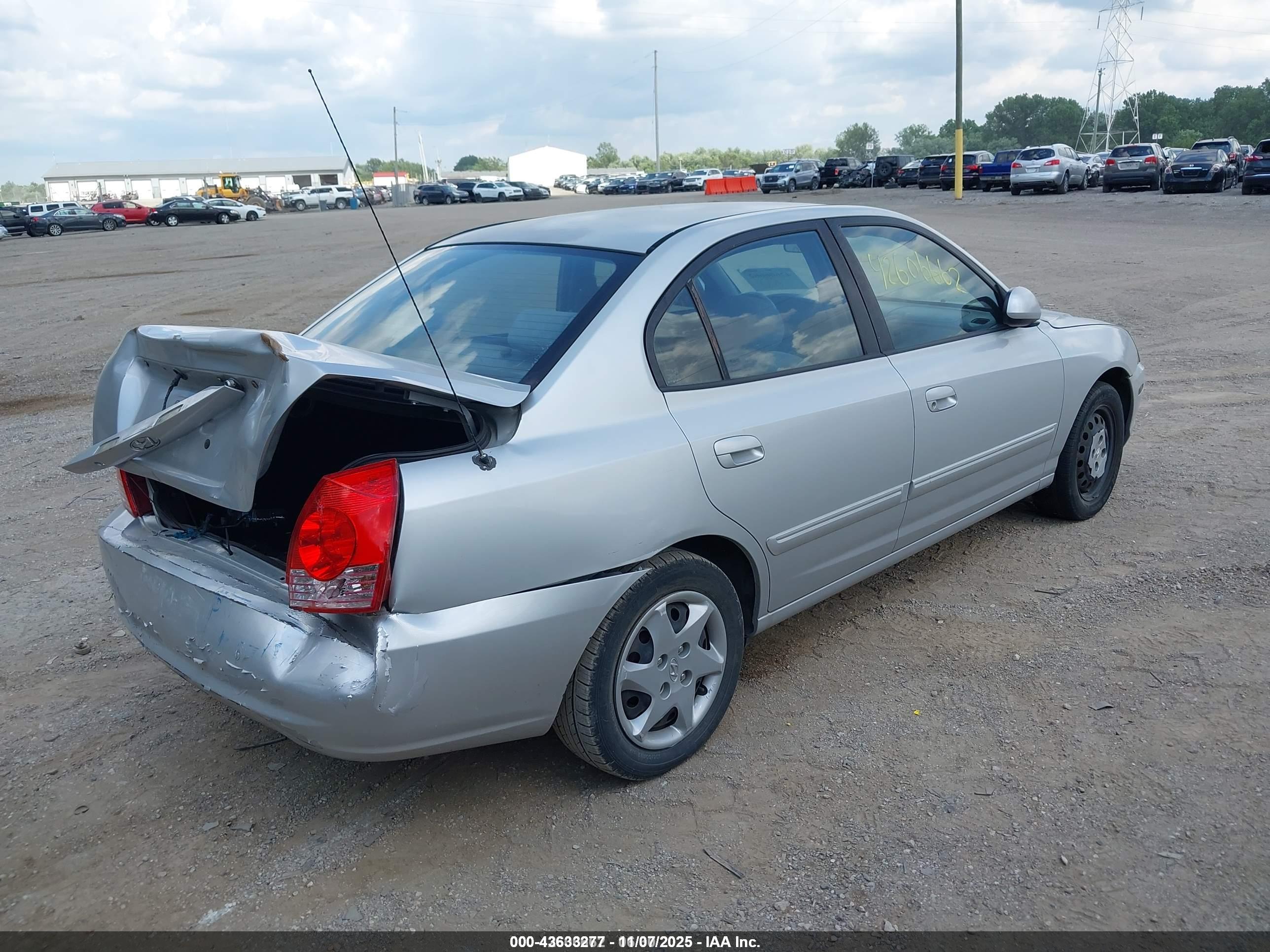 HYUNDAI ELANTRA image 4