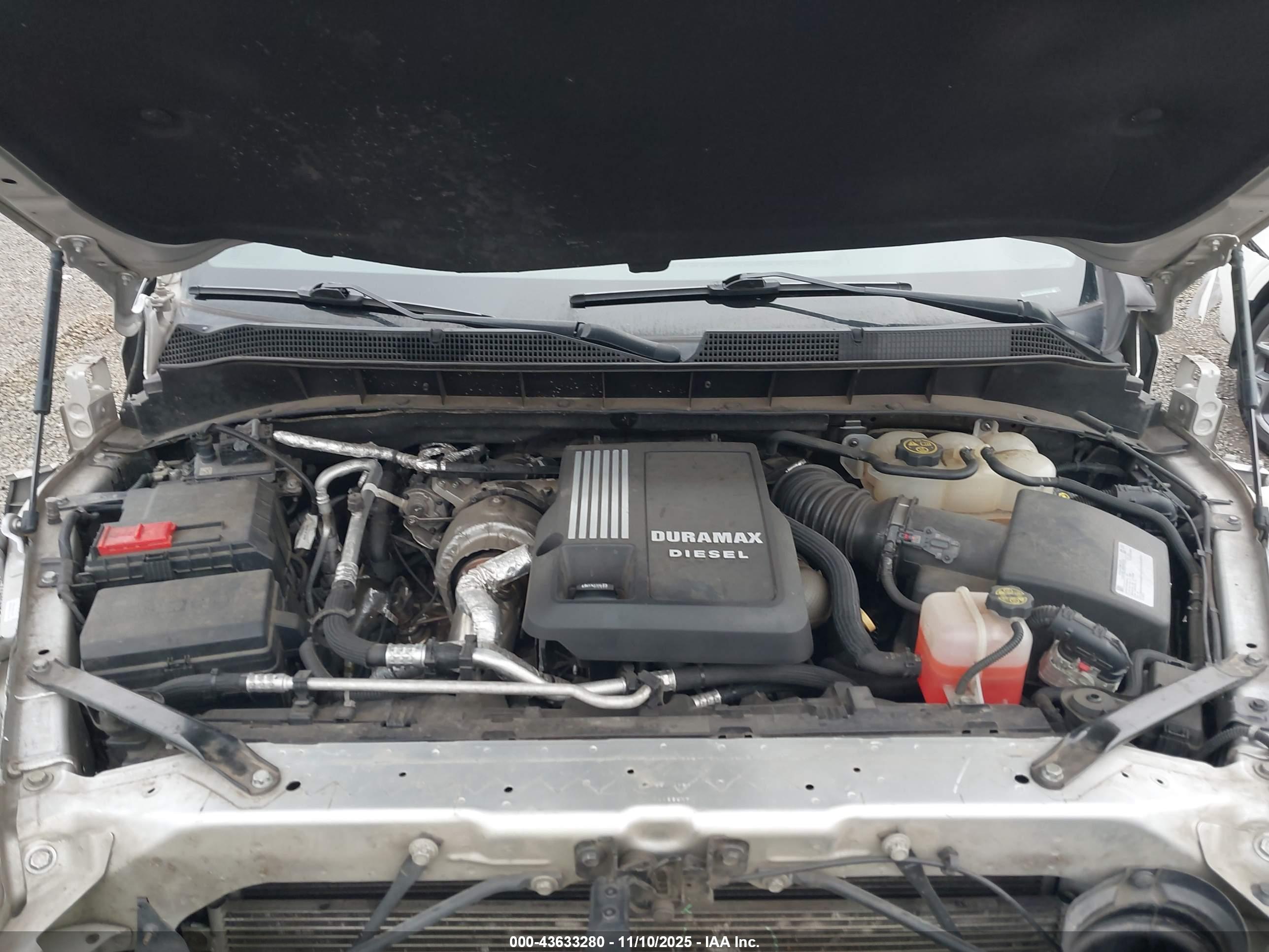 CHEVROLET SILVERADO image 10