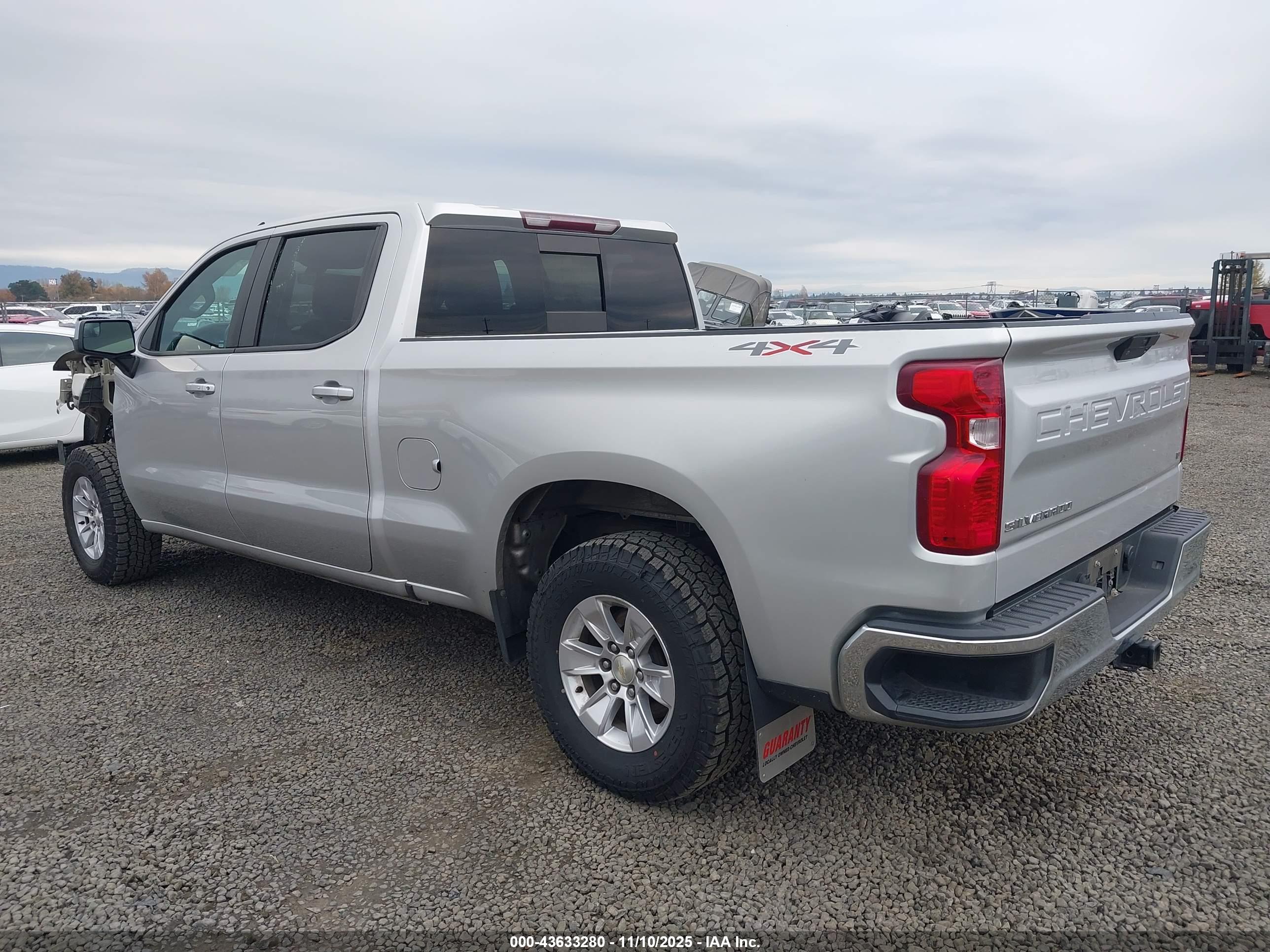 CHEVROLET SILVERADO image 3