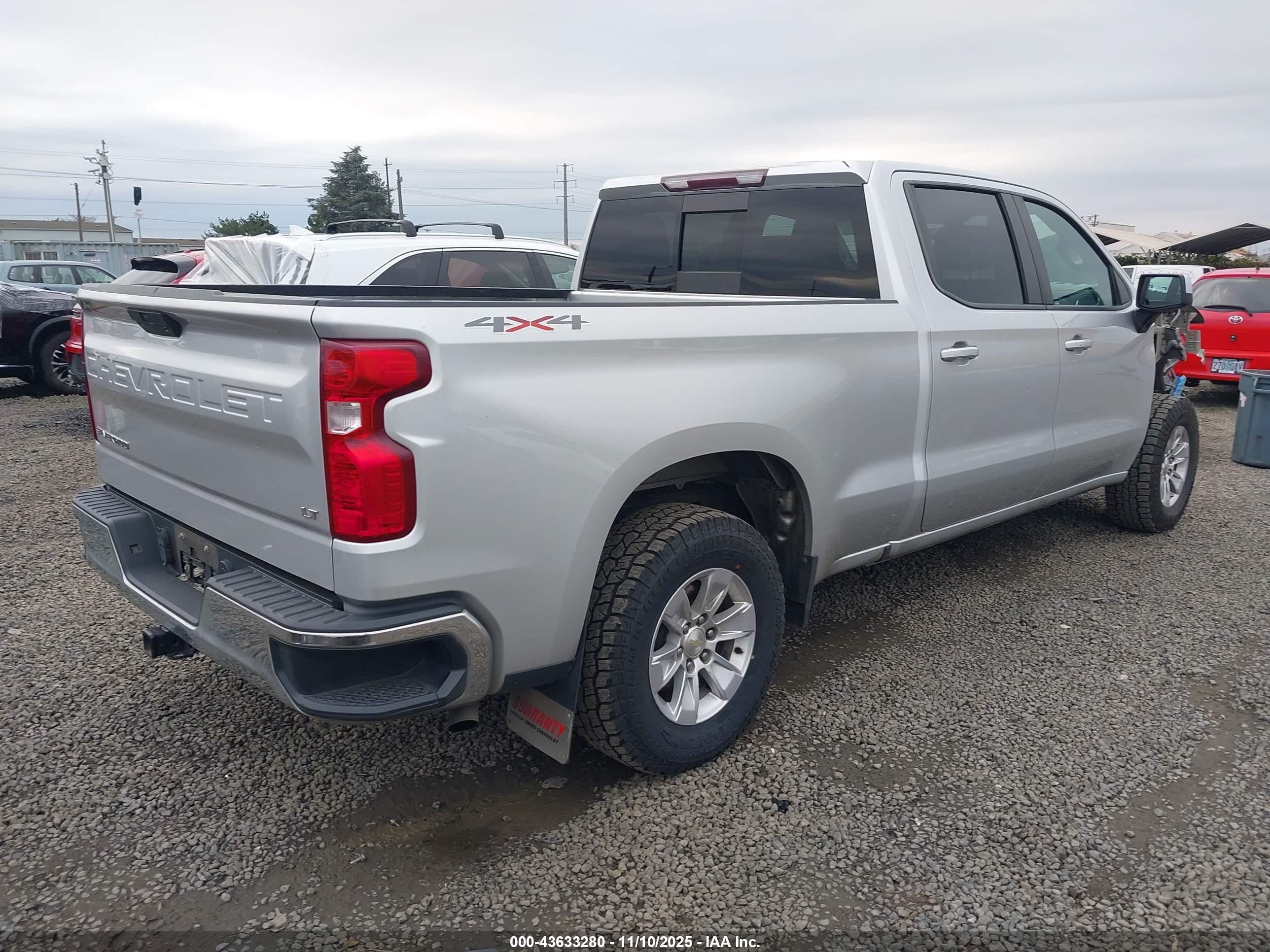 CHEVROLET SILVERADO image 4