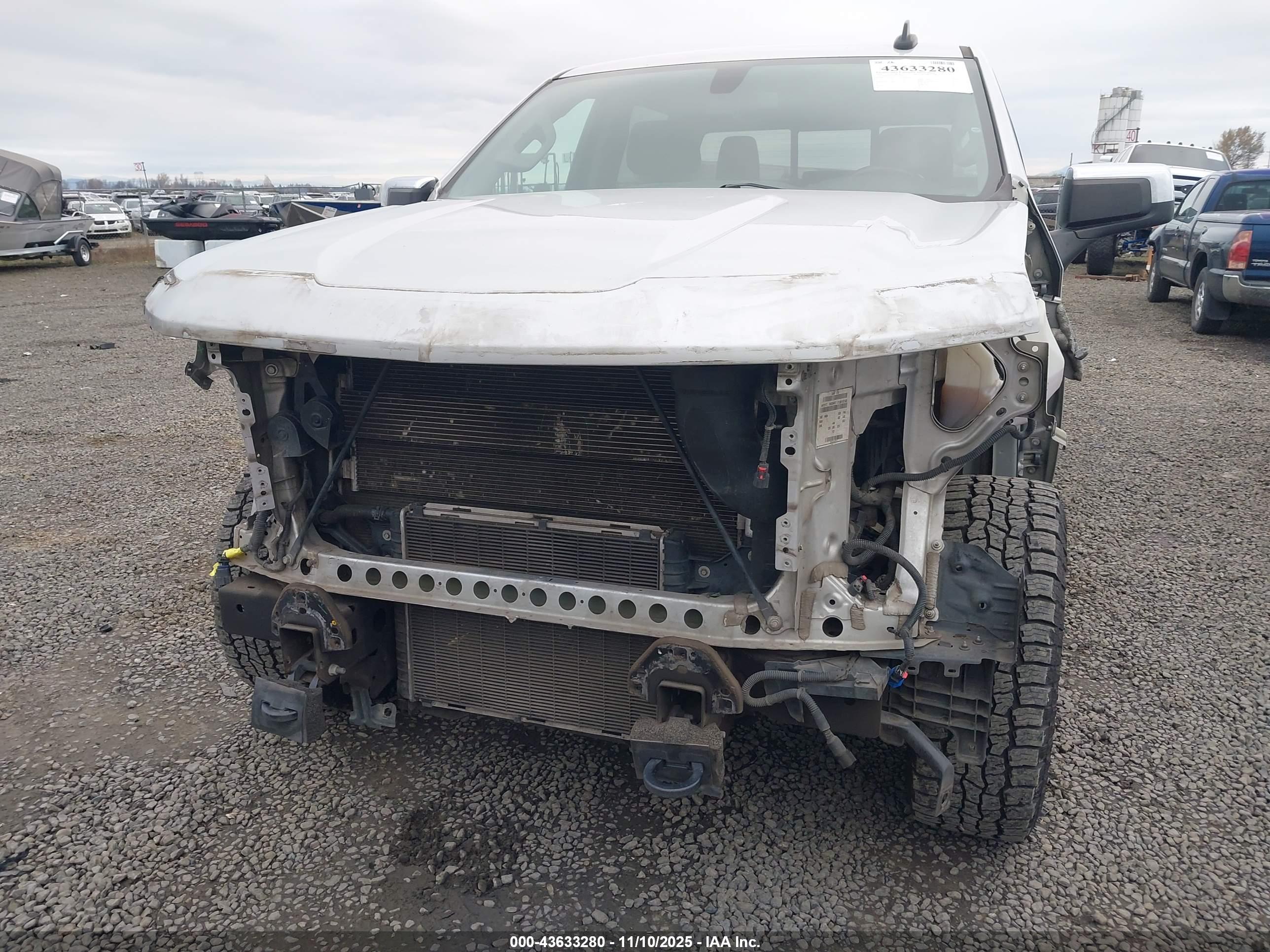 CHEVROLET SILVERADO image 6
