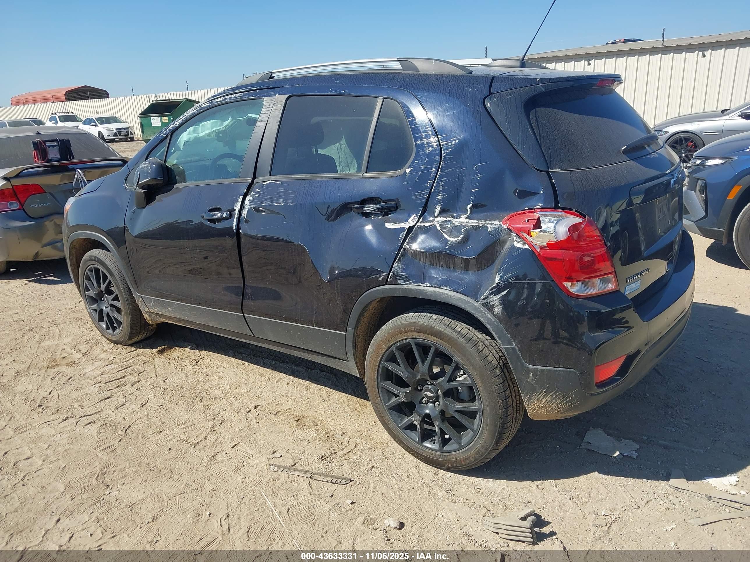 CHEVROLET TRAX image 3