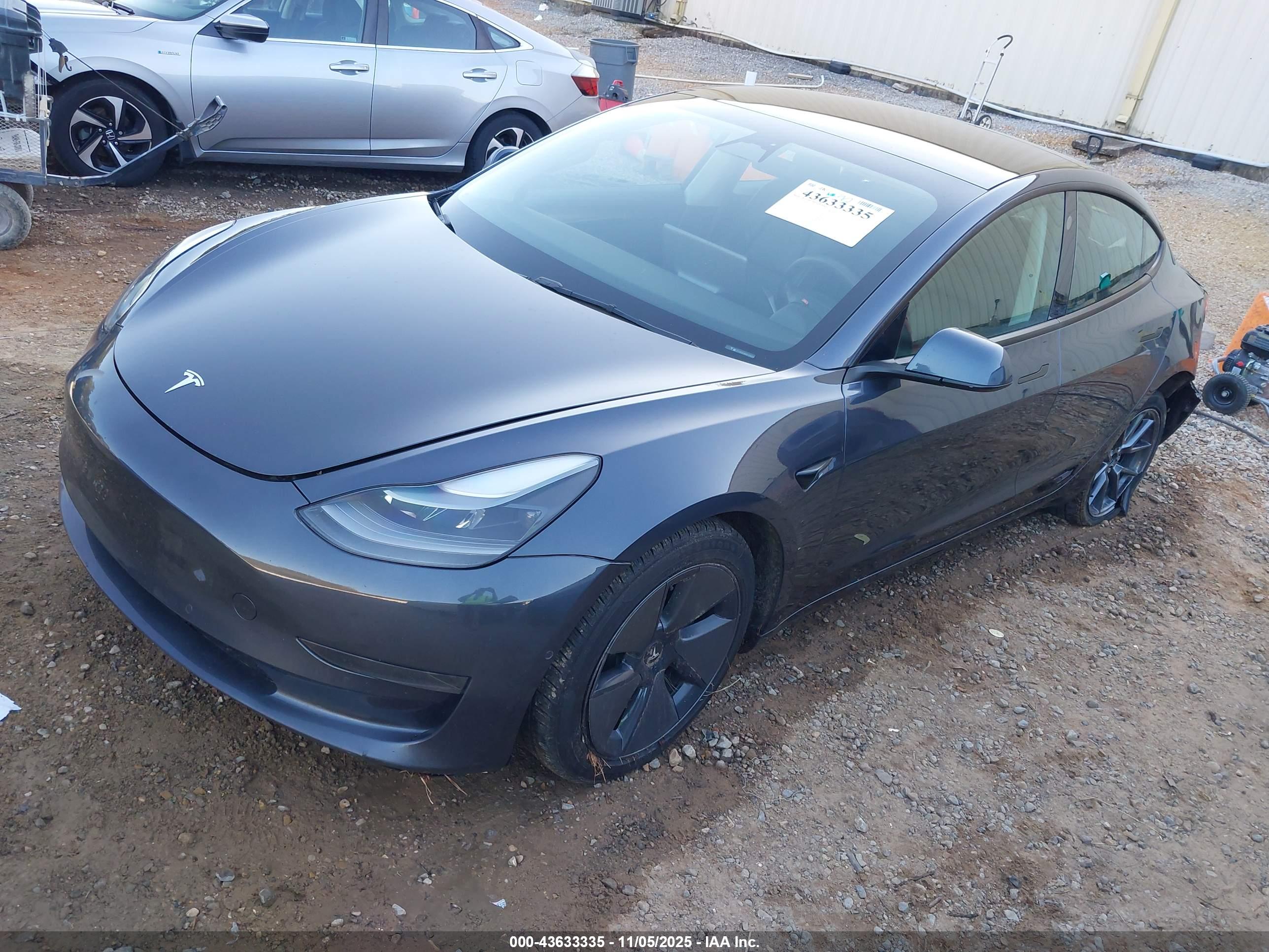 TESLA MODEL image 2