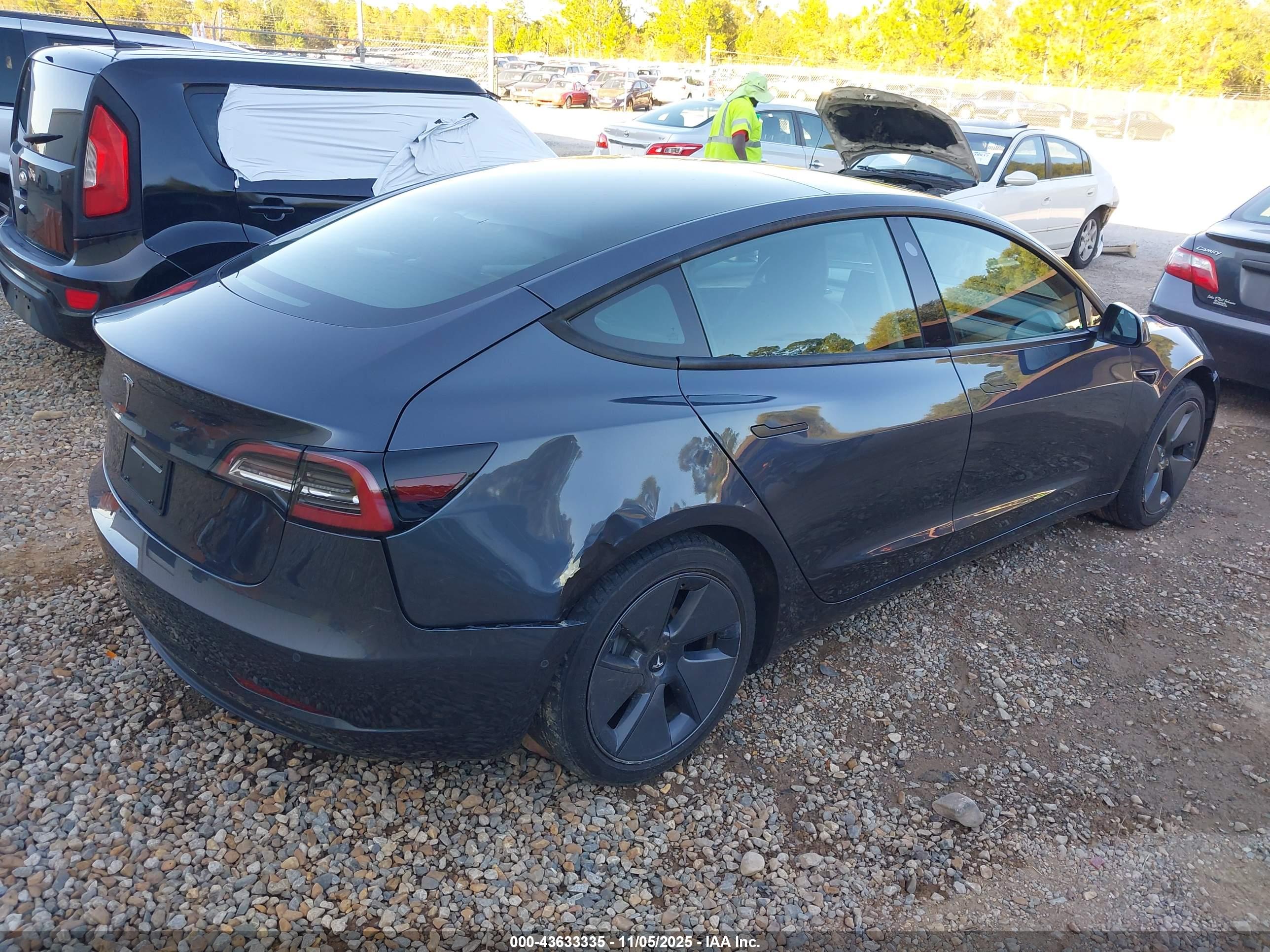 TESLA MODEL image 4
