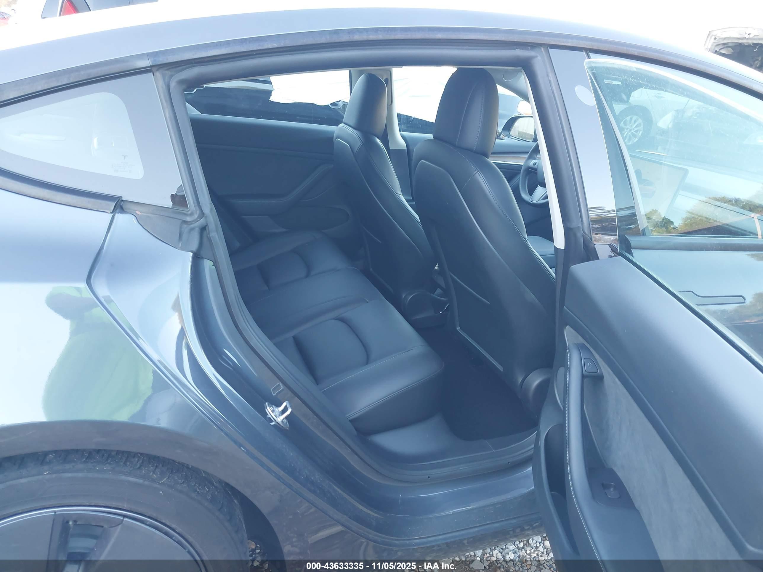 TESLA MODEL image 8