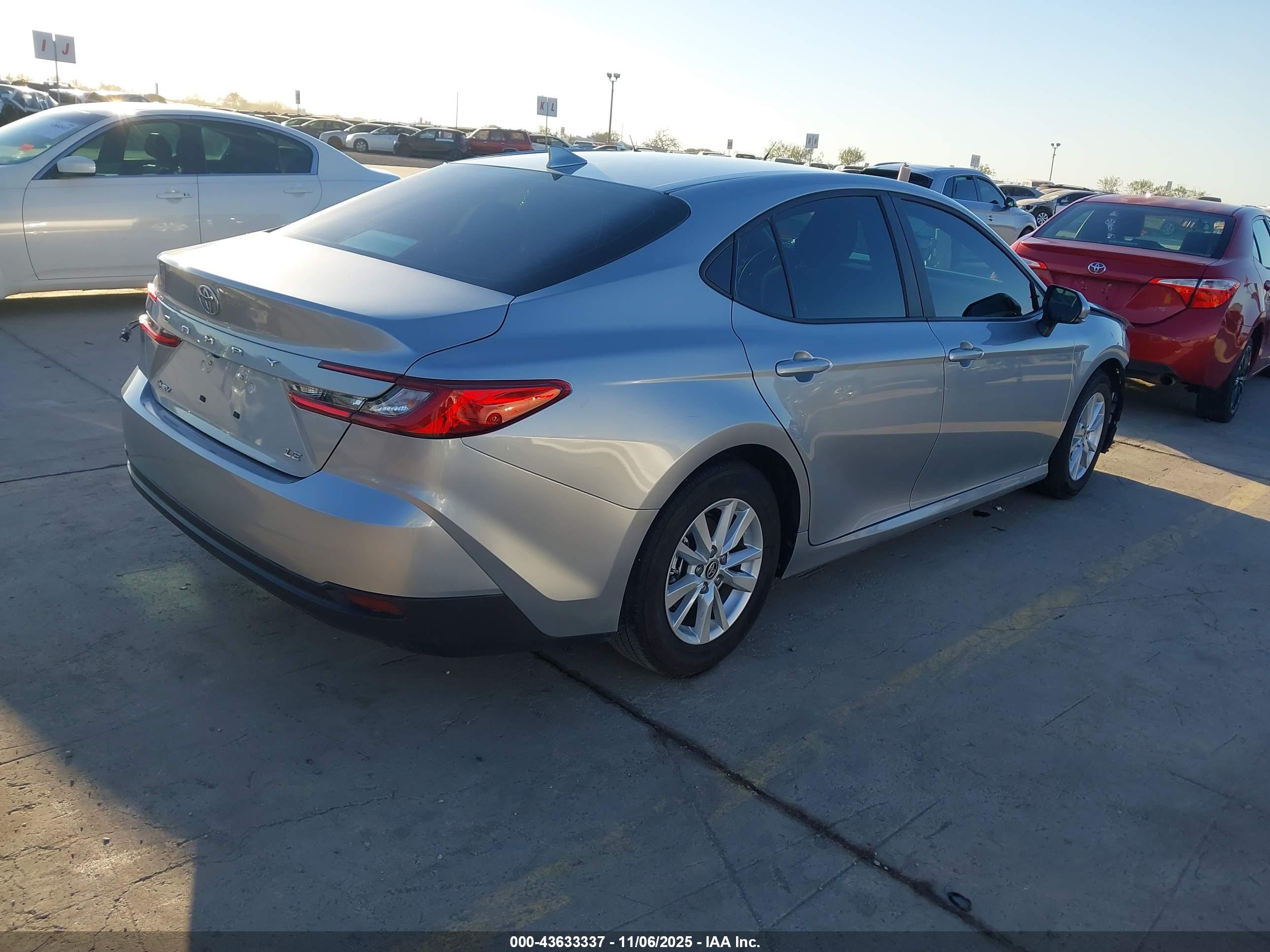 TOYOTA CAMRY image 4