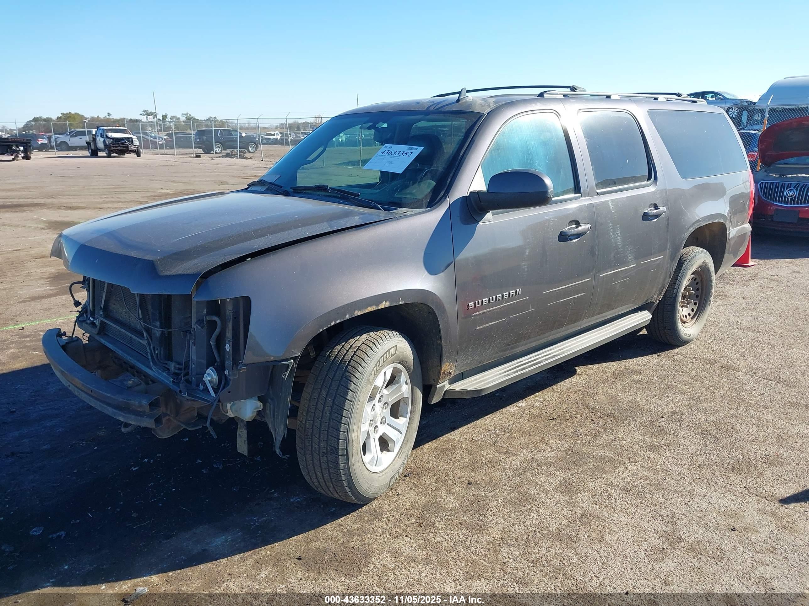 CHEVROLET SUBURBAN image 2