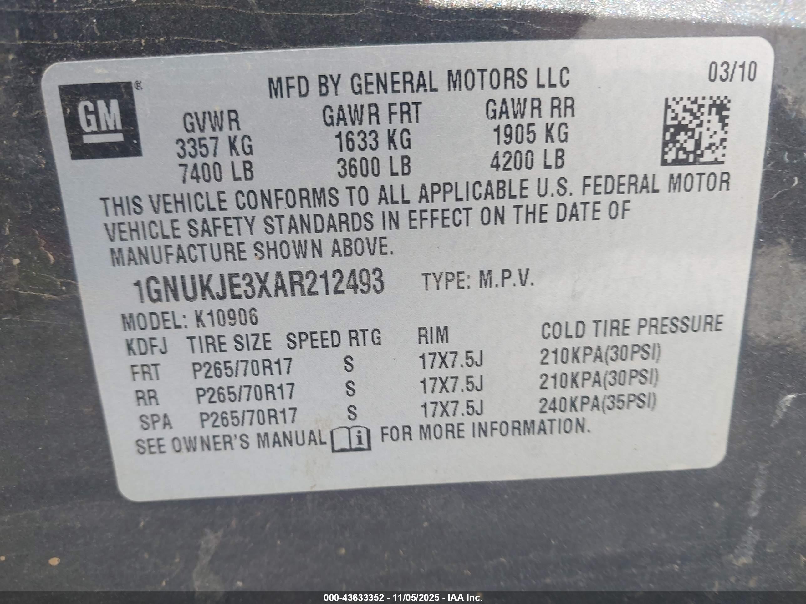 CHEVROLET SUBURBAN image 9