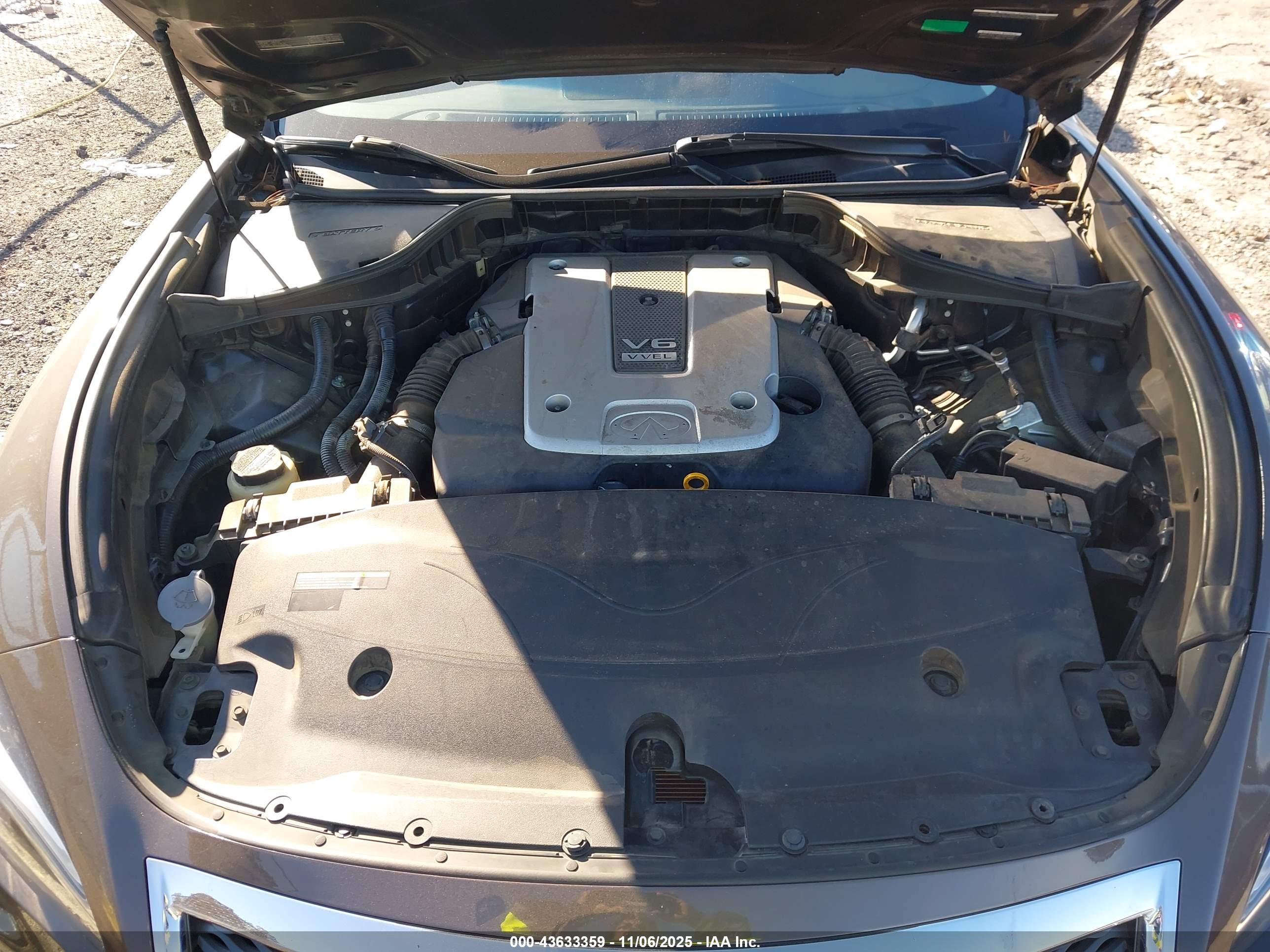 INFINITI Q70 image 10
