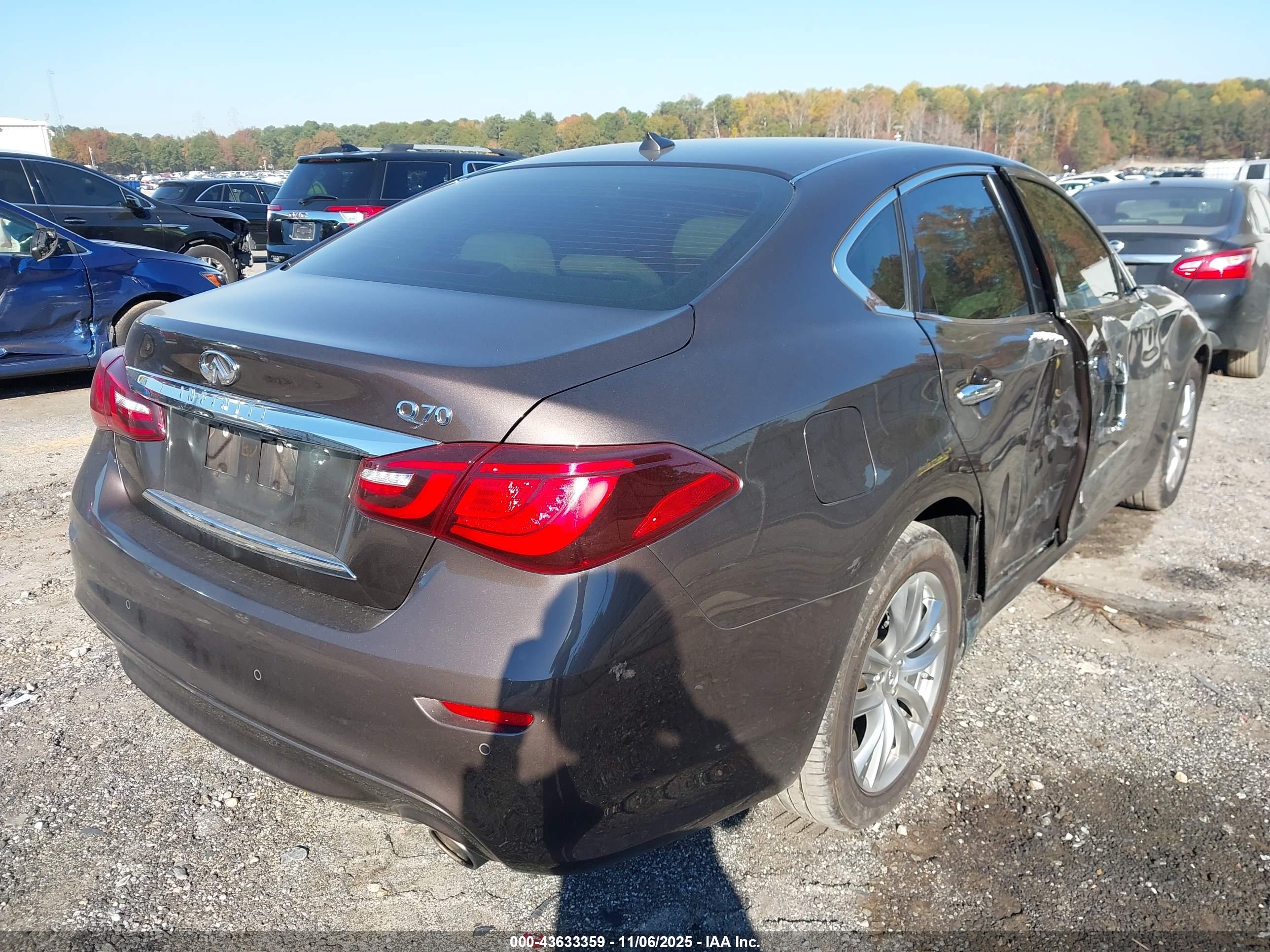 INFINITI Q70 image 4