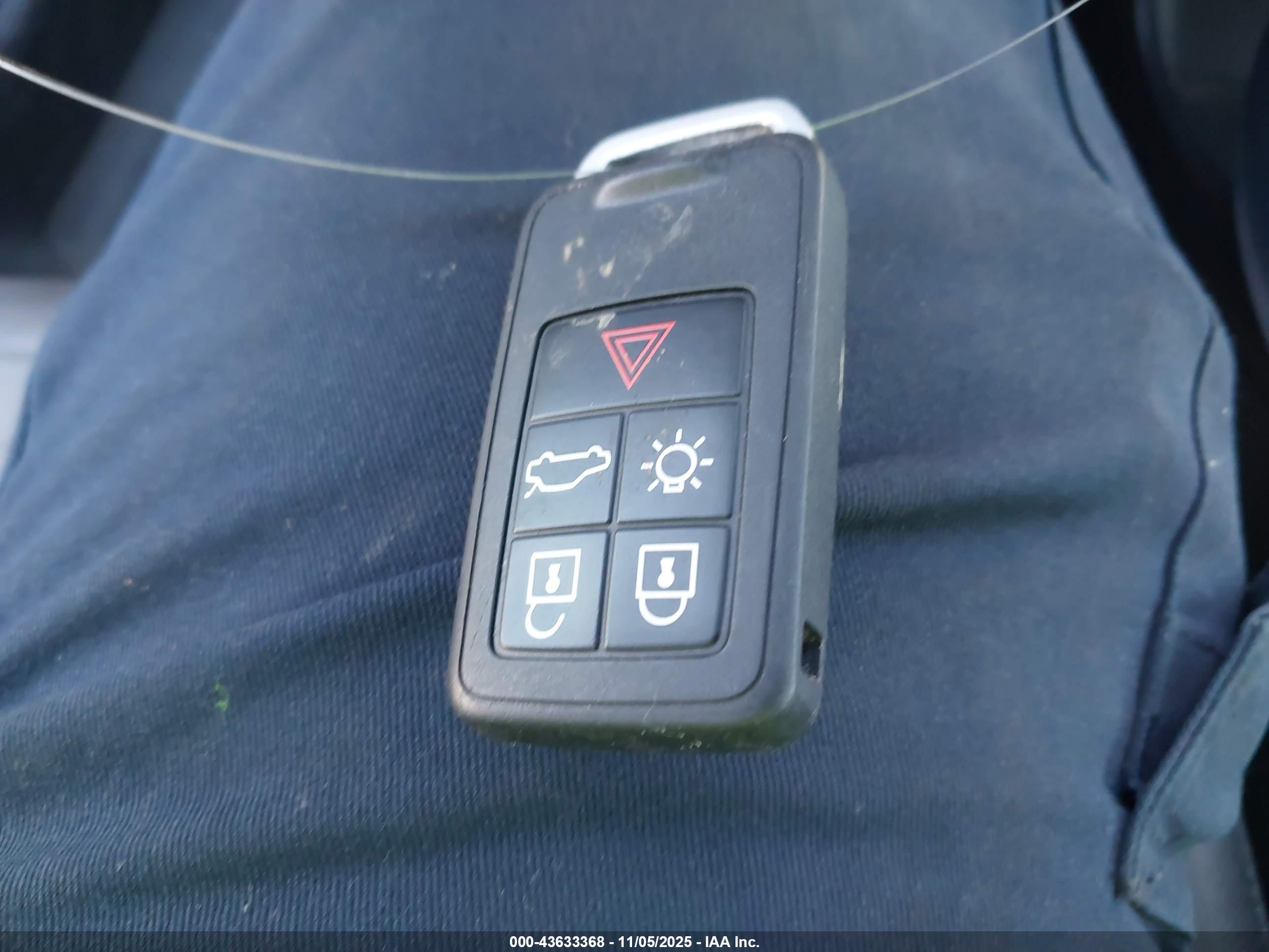 VOLVO S60 image 11