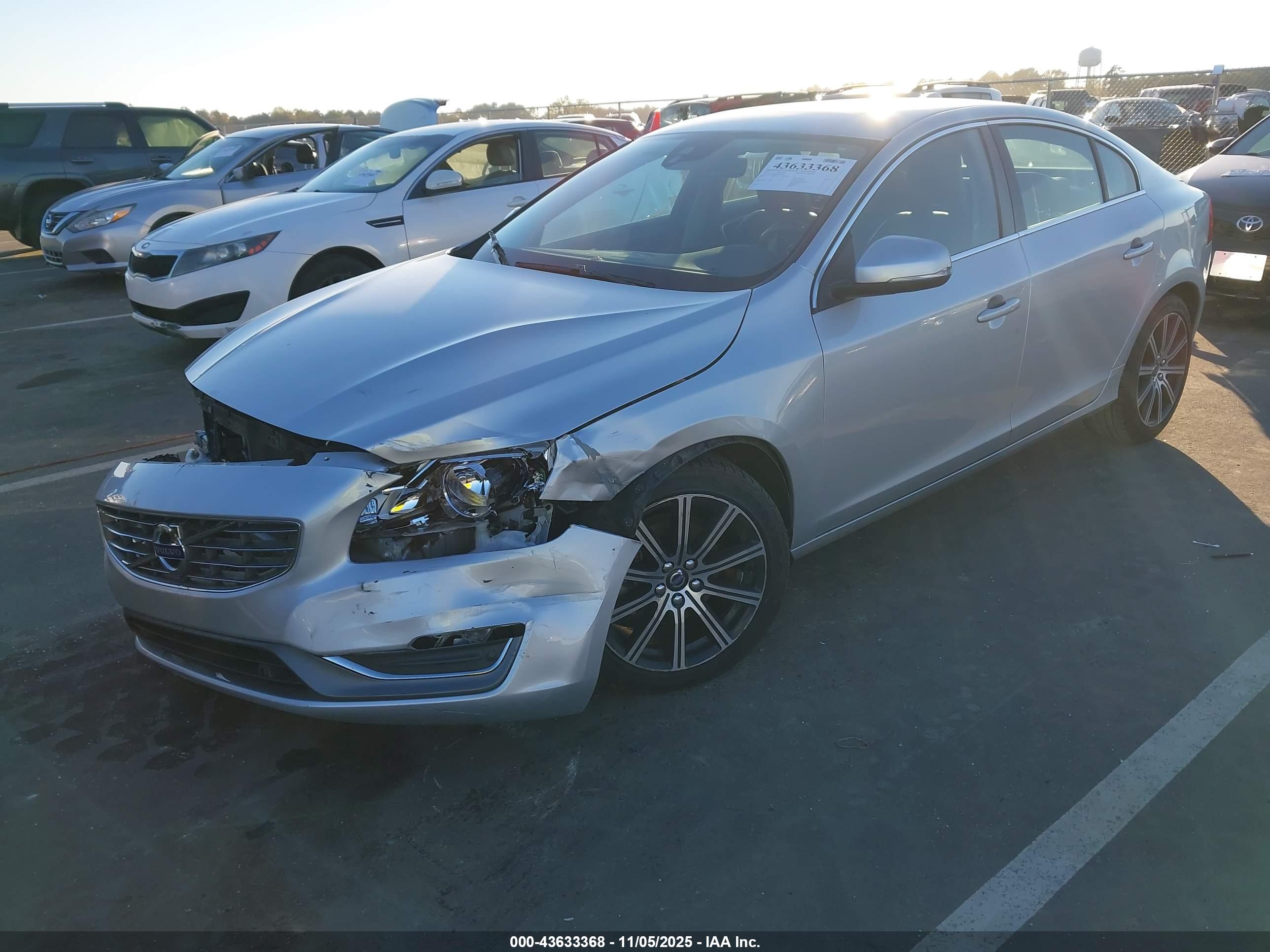 VOLVO S60 image 2