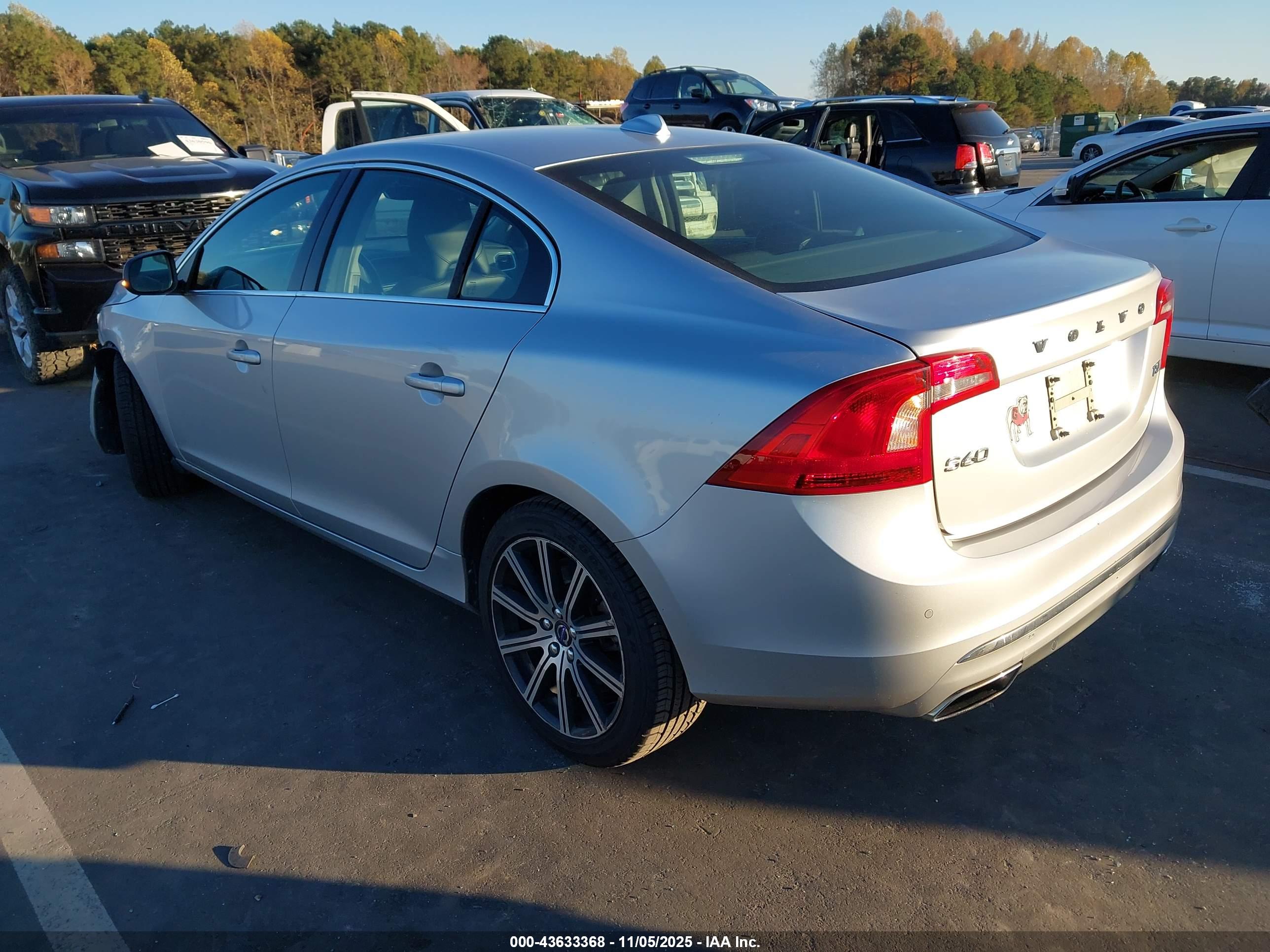 VOLVO S60 image 3
