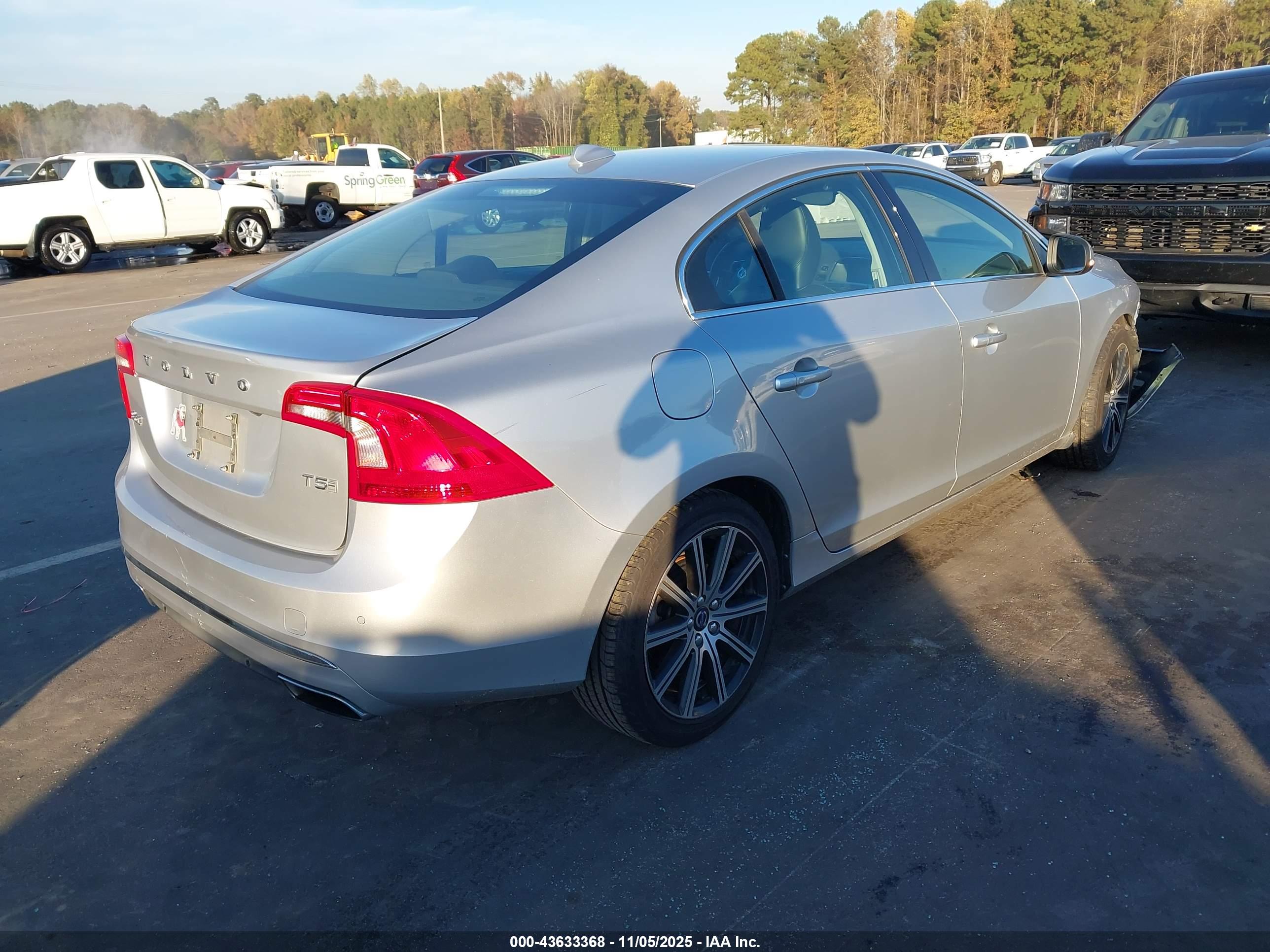 VOLVO S60 image 4