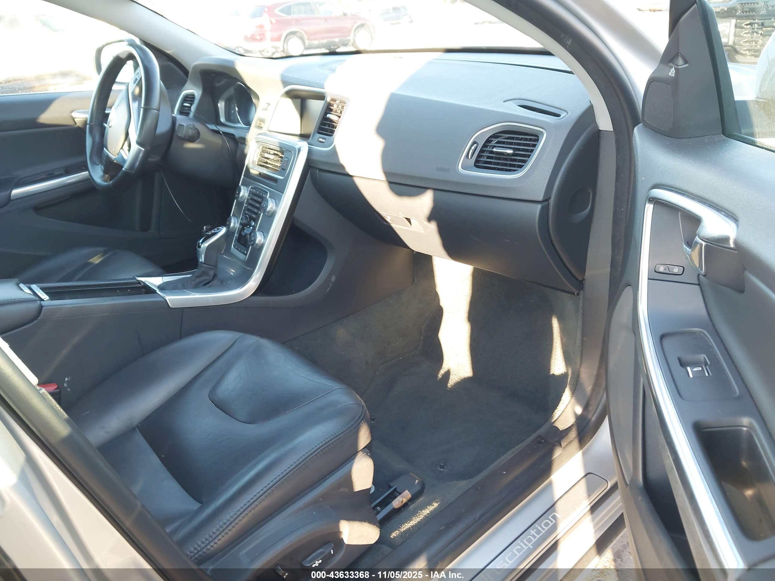 VOLVO S60 image 5