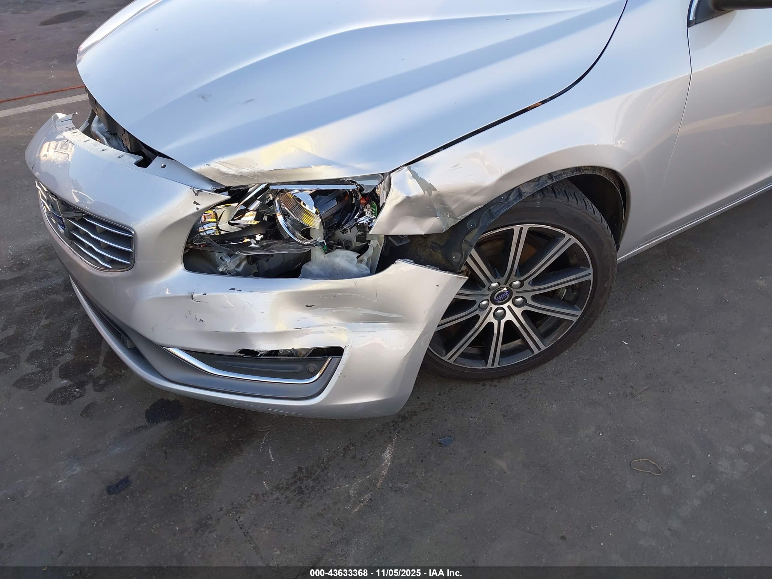 VOLVO S60 image 6