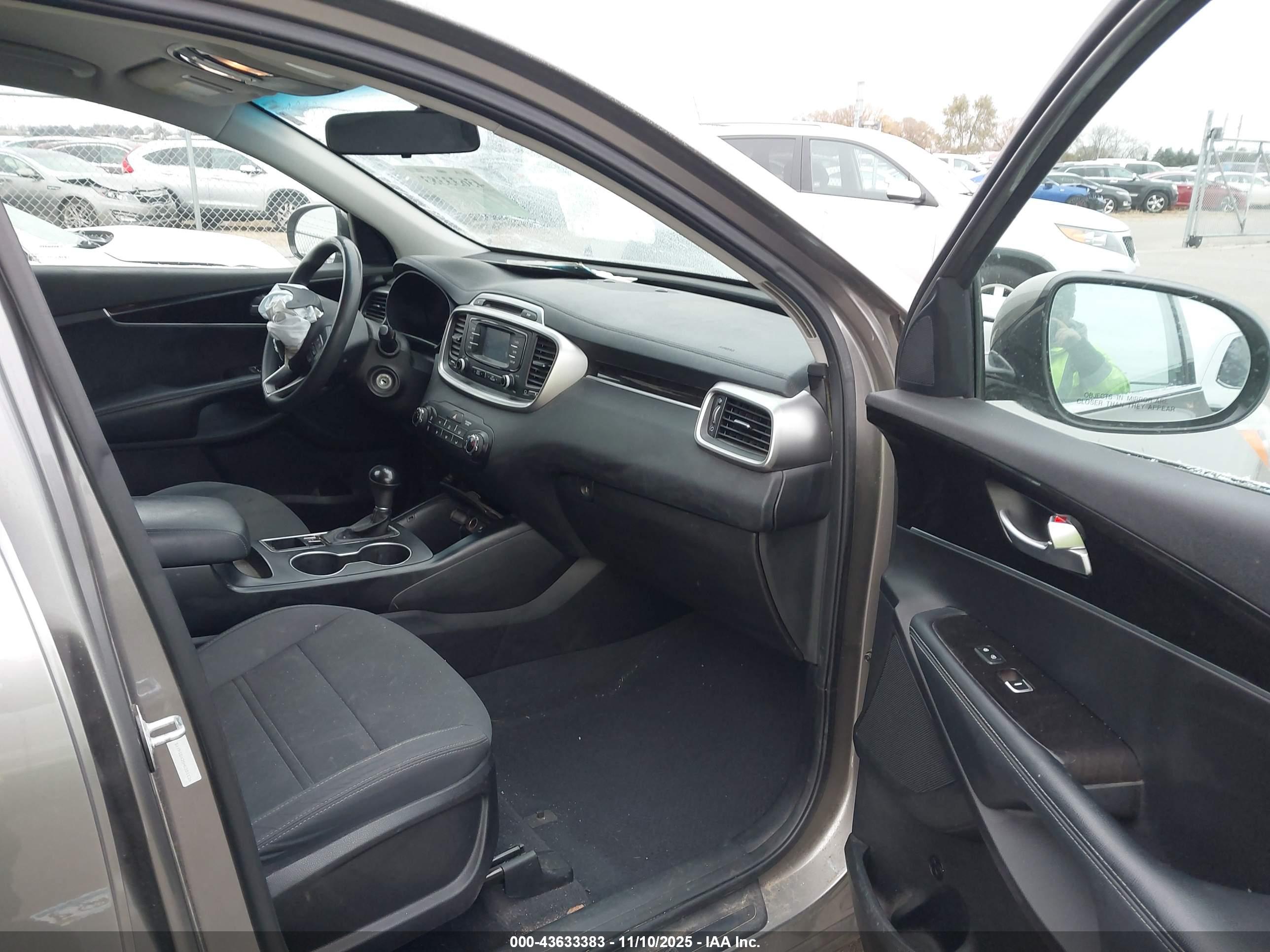 KIA SORENTO image 5