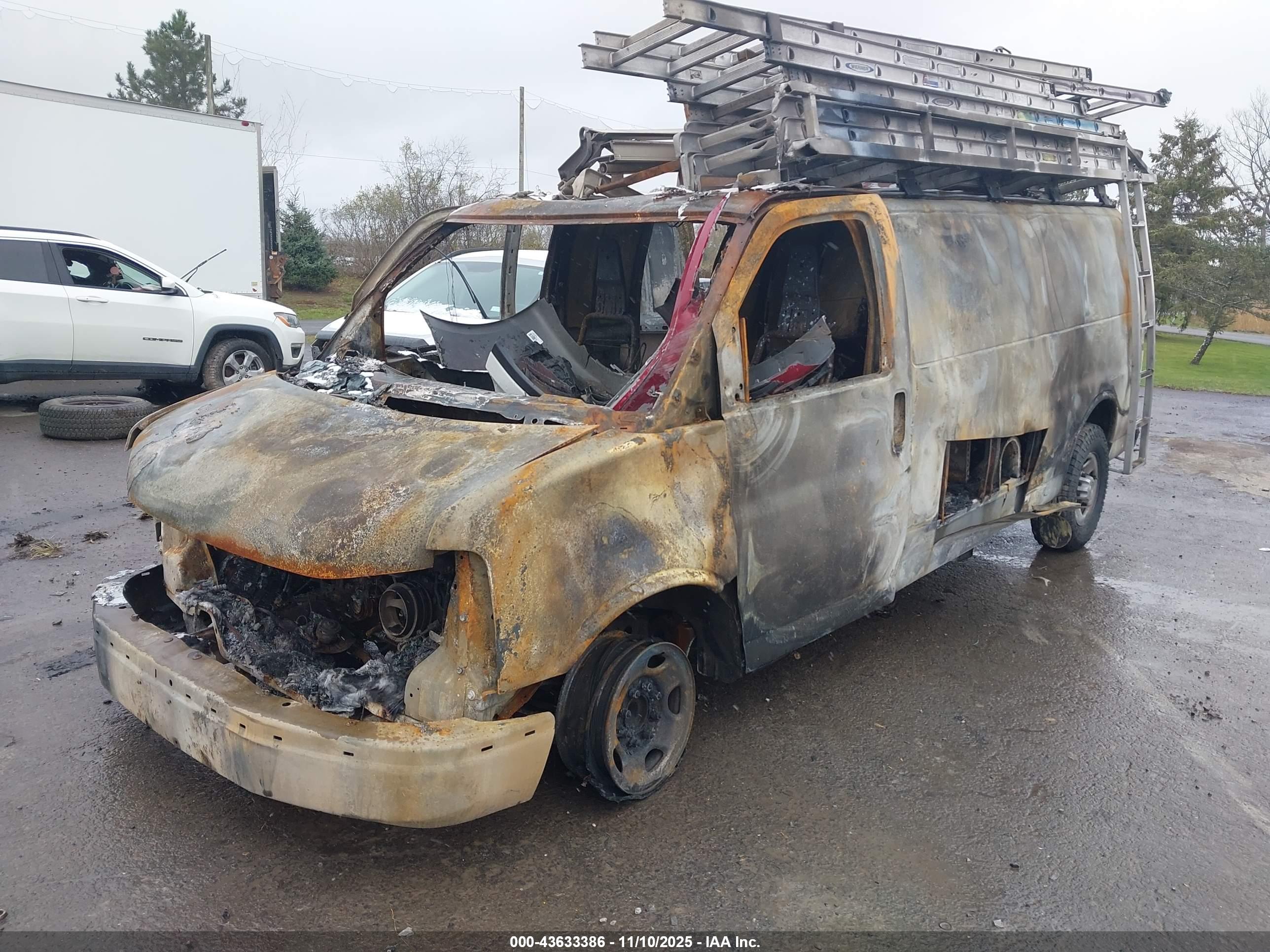 CHEVROLET EXPRESS image 2