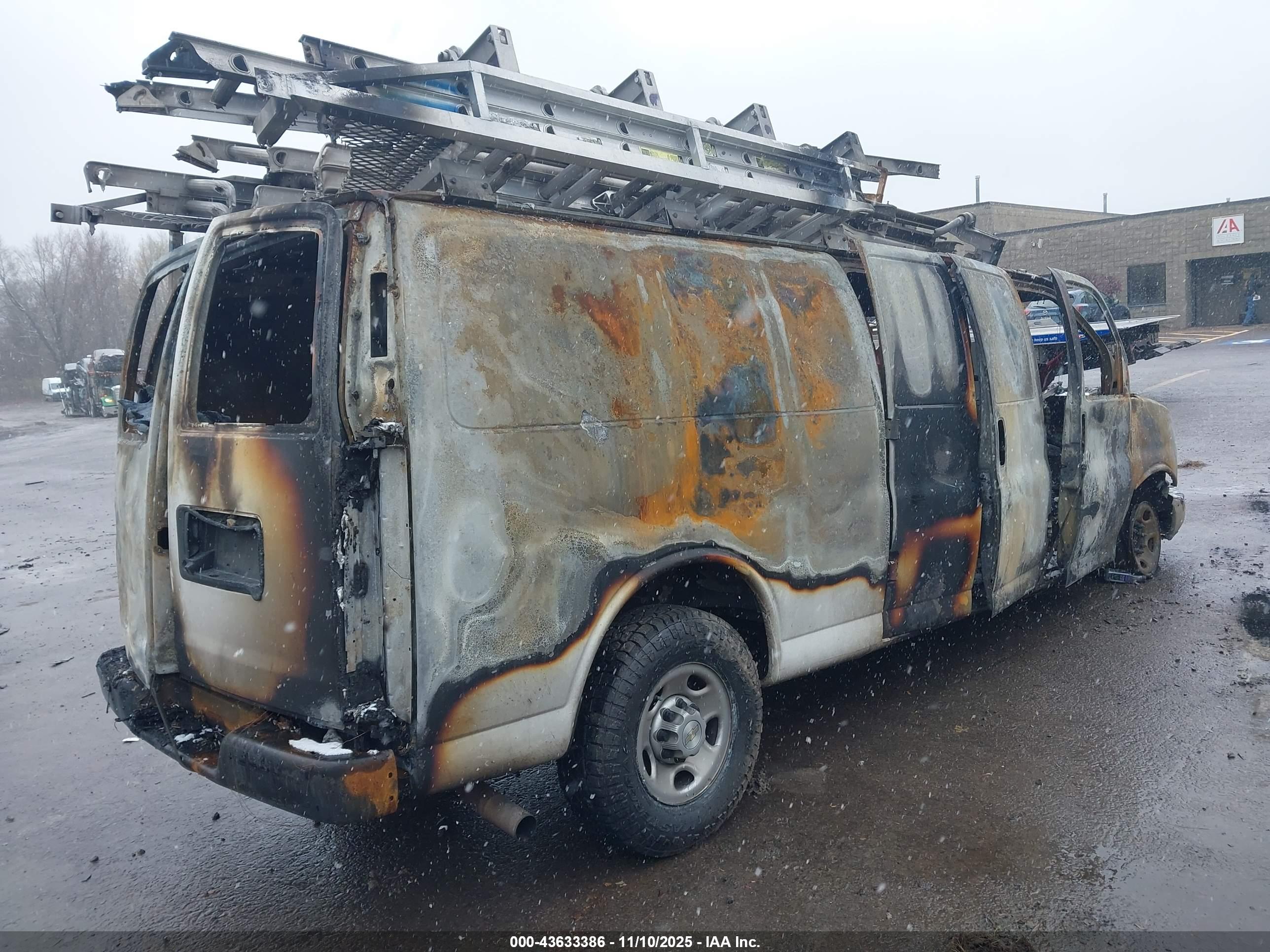 CHEVROLET EXPRESS image 4