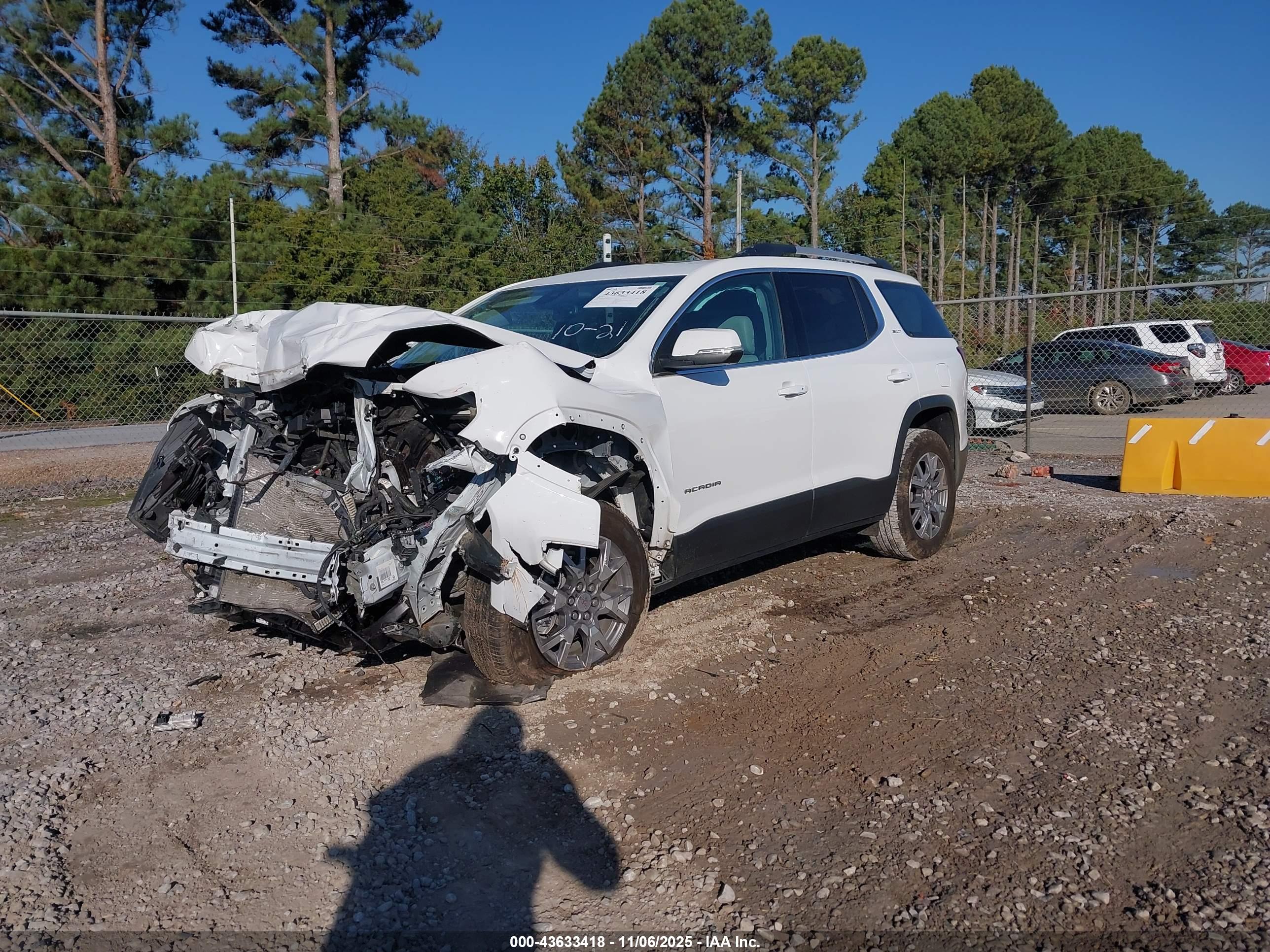 GMC ACADIA image 2