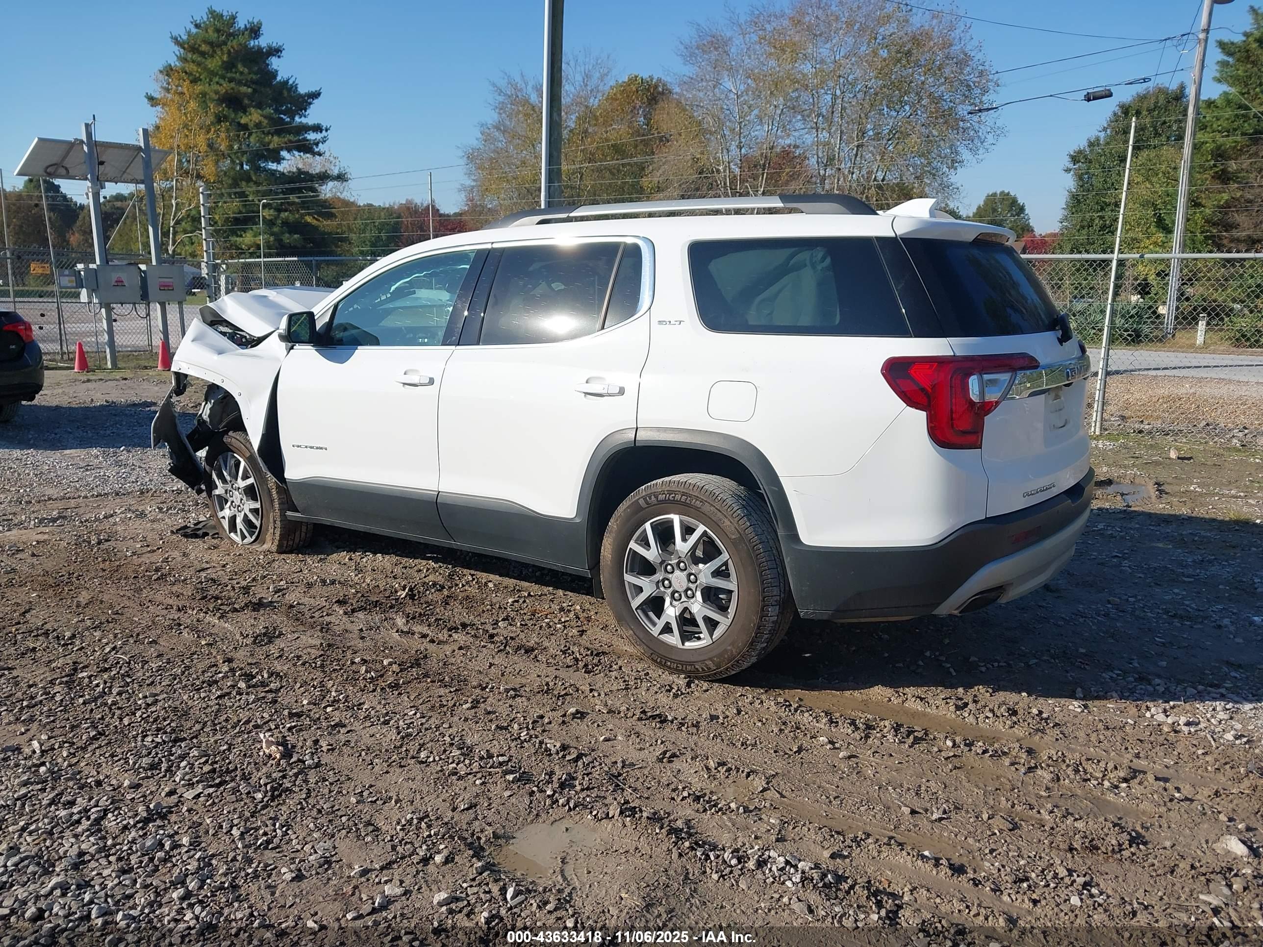 GMC ACADIA image 3